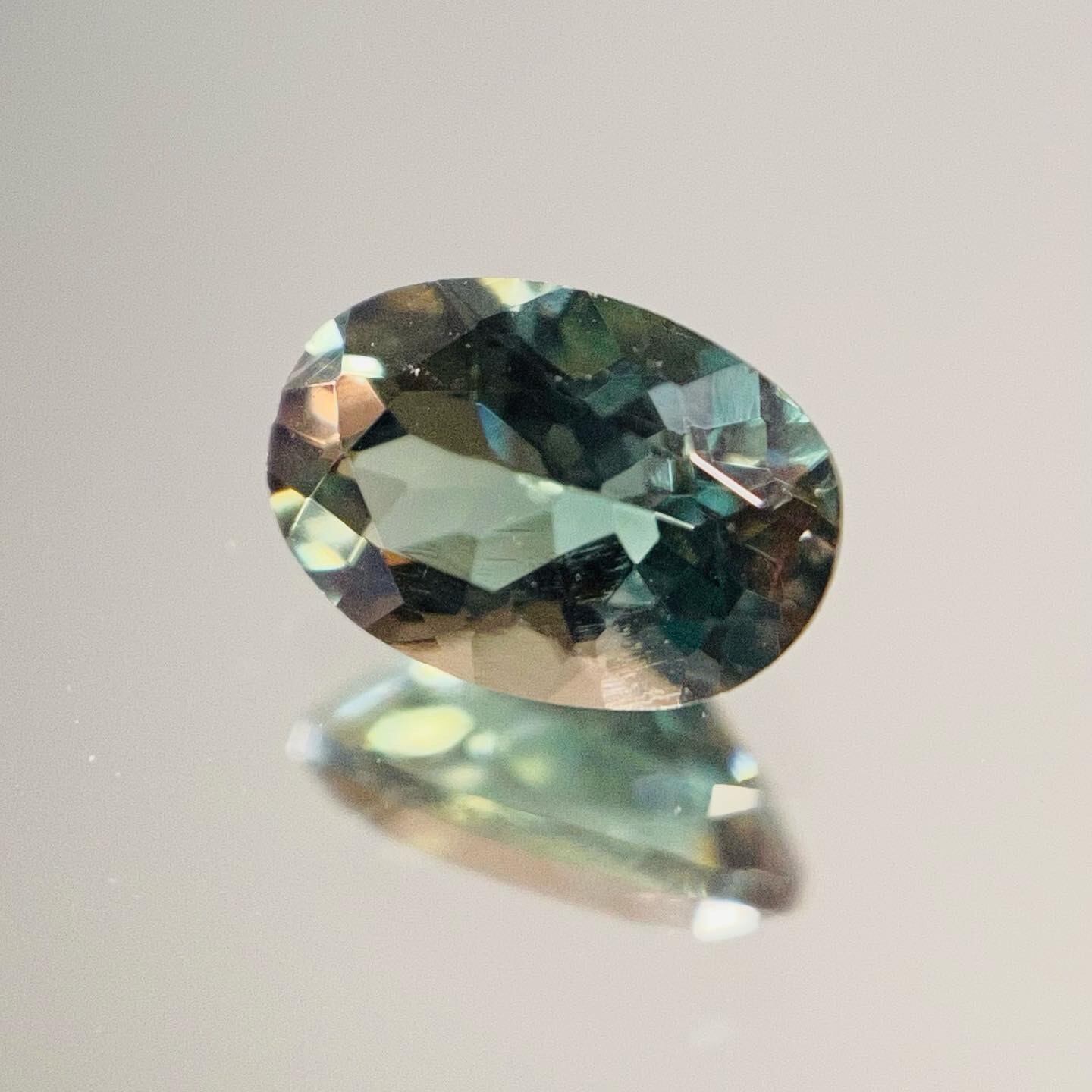 魅惑の多色性　オレゴンサンストーン6