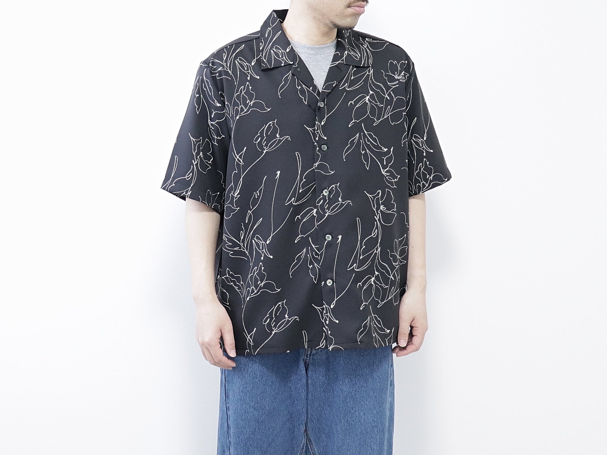 UPSCAPE AUDIENCE / 丹後 梨地 捺染 モノトーンフラワー マシンプリント オープンカラー ハーフスリーブシャツ - FLOWER BLACK
