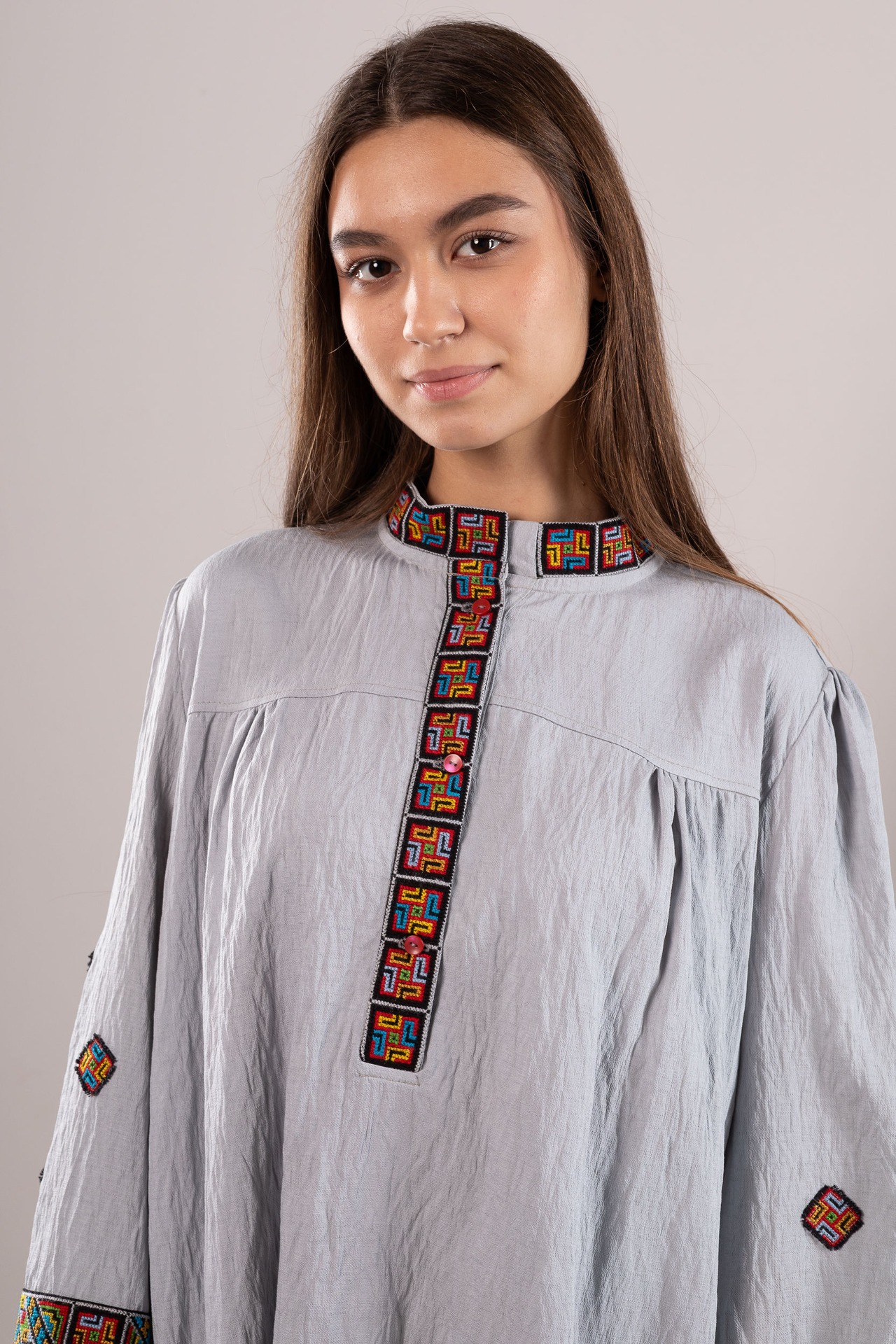 ウクライナ刺繍ヴィシヴァンカ 平行縫い　手刺繍　ブラウス　麻　レディース・フリーサイズ - 12