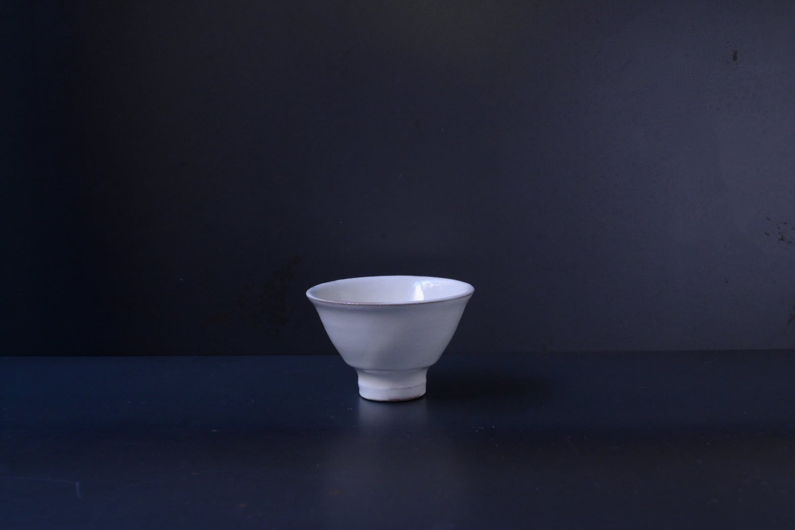 荒賀文成 黒釉六寸馬たらい皿 | 鎌倉倶楽部 茶寮