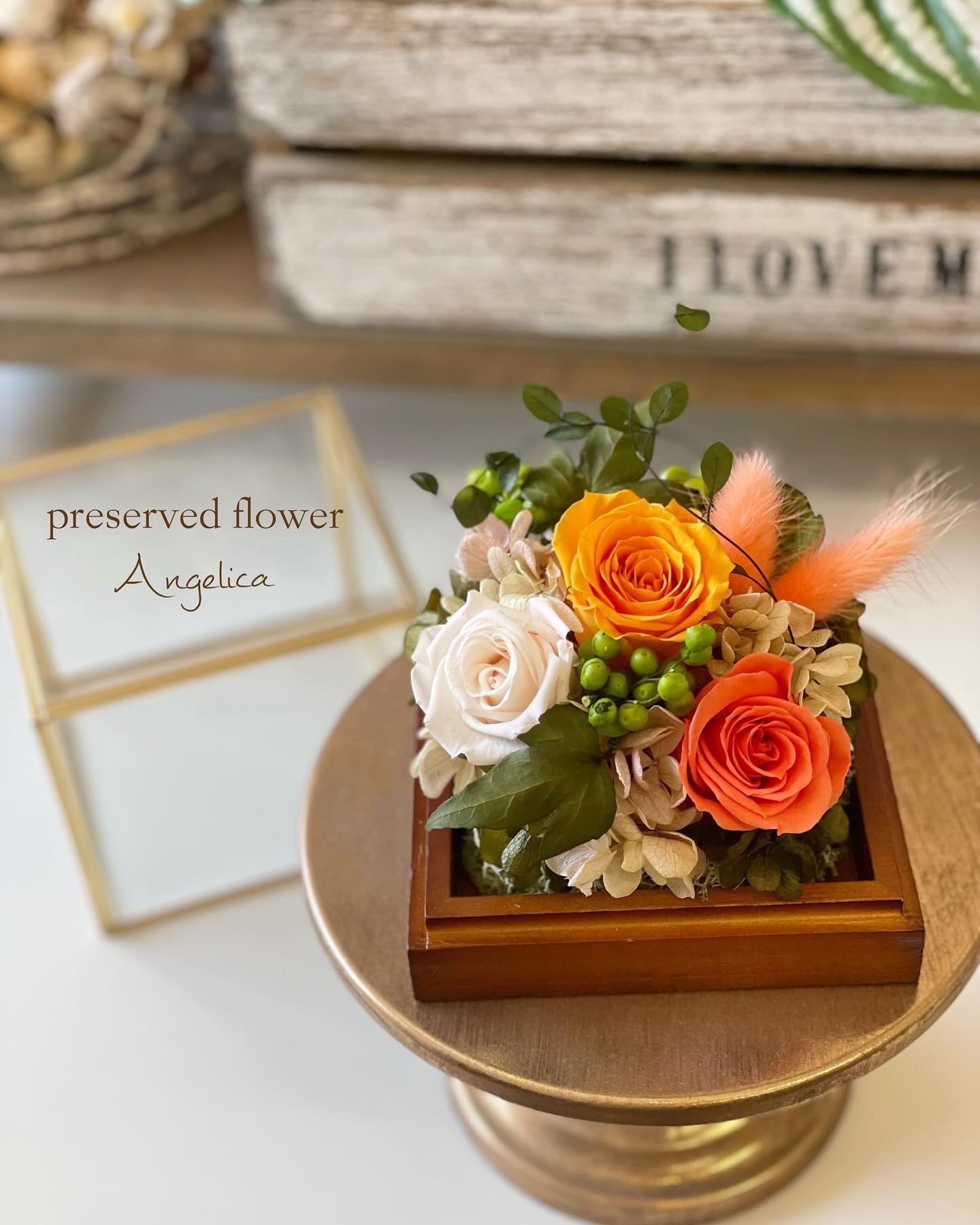 ガラスケースのプリザーブドフラワーアレンジ | プリザーブドフラワー