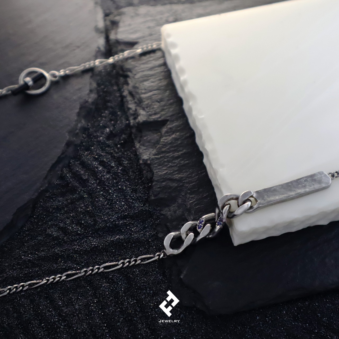 +cadenas・ バーネックレス (black+sapphire)