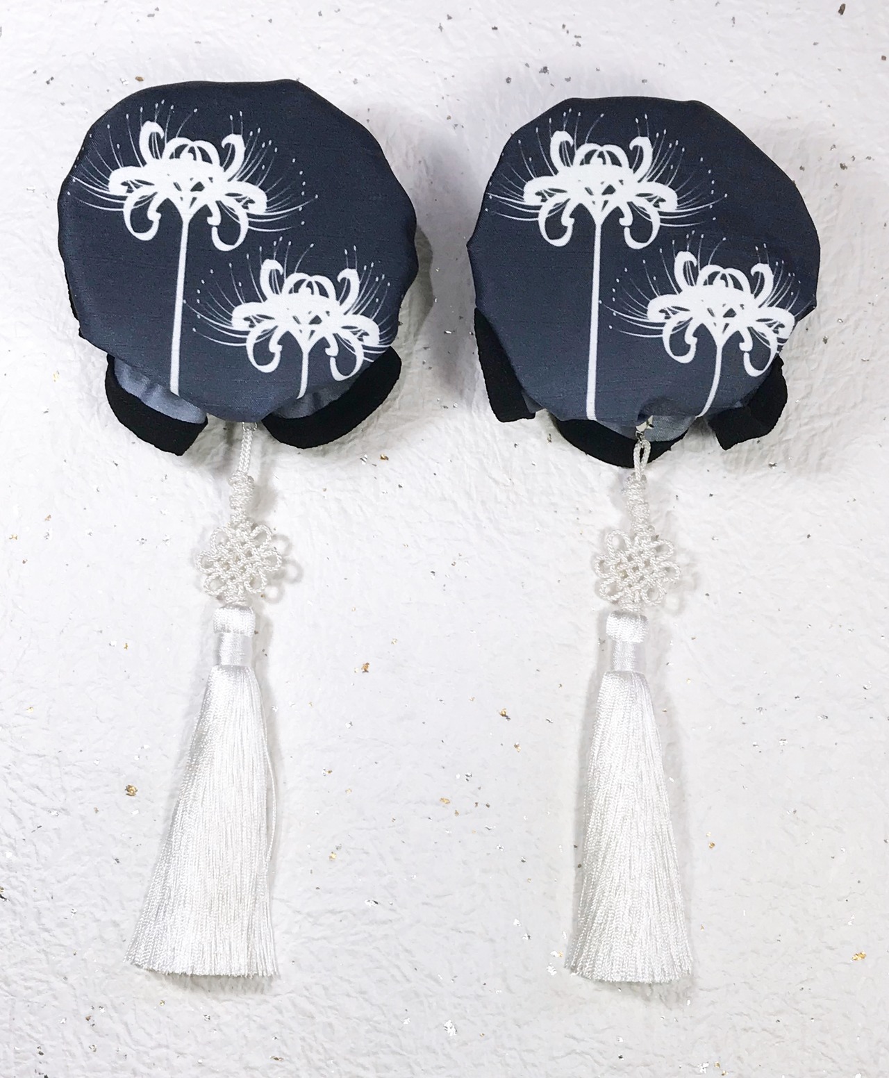 [komagire×Spider Lilyコラボ]彼岸花お団子カバー(赤・モノクロ)