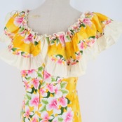 フラダンス 衣装 ワンピース ドレス Royal Creations イエロー系 ハワイ製 アシンメトリー フリル ハイビスカス柄 かわいい 華やか 鮮やか 明るい 元気 ハワイアン アロハ ハワイアンプリント フラ ダンス レッスン 練習 リゾート