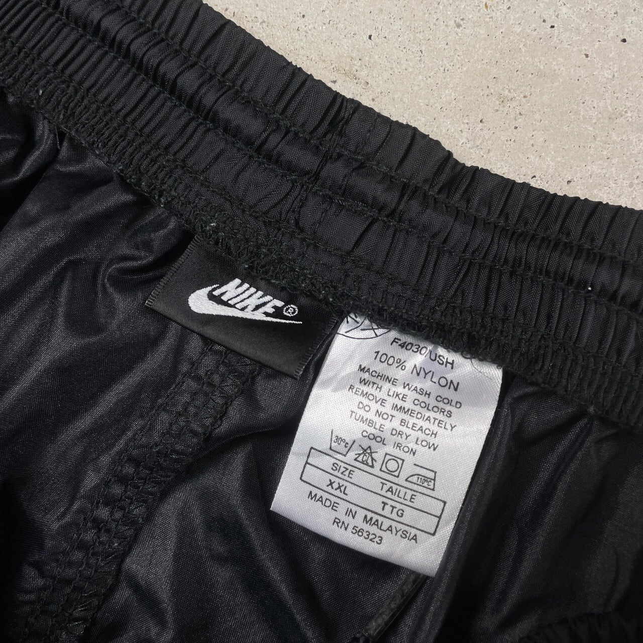 NIKE ナイキ ナイロンパンツ トラックパンツ メンズ2XL 古着 ス