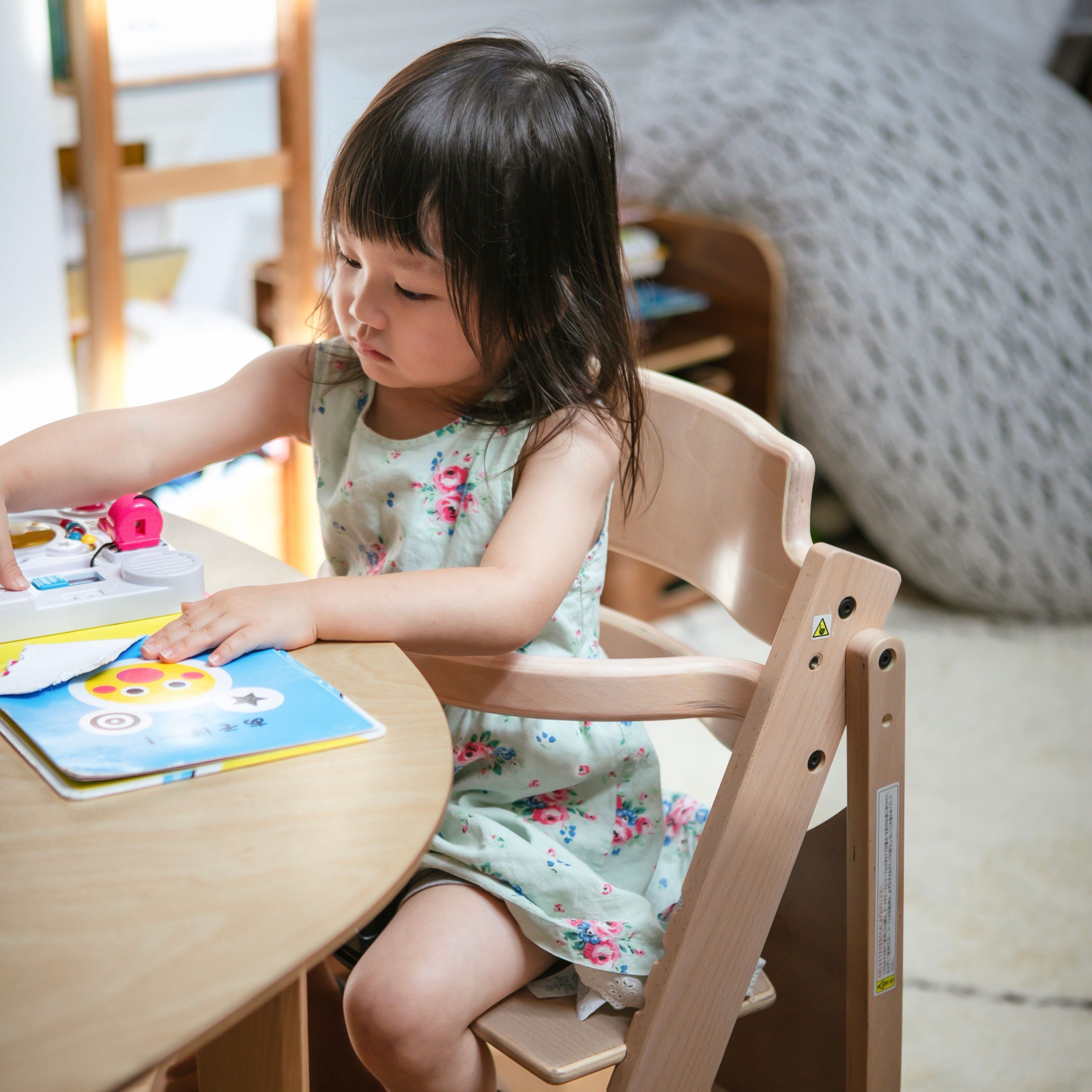 子供用チェア　ガード&テーブル付き Amazon | Vita木製ハイチェア テーブル＆ガード付き (グレー) ベビー