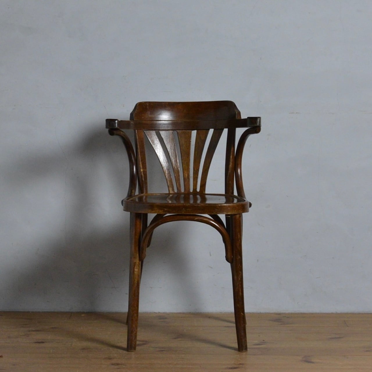 Bentwood Arm Chair / ベントウッド  アームチェア【B】〈ダイニングチェア・デスクチェア・曲木・トーネット・THONET・アンティーク〉112294 | SHABBY'S  MARKETPLACE　アンティーク・ヴィンテージ 家具や雑貨のお店 powered by BASE