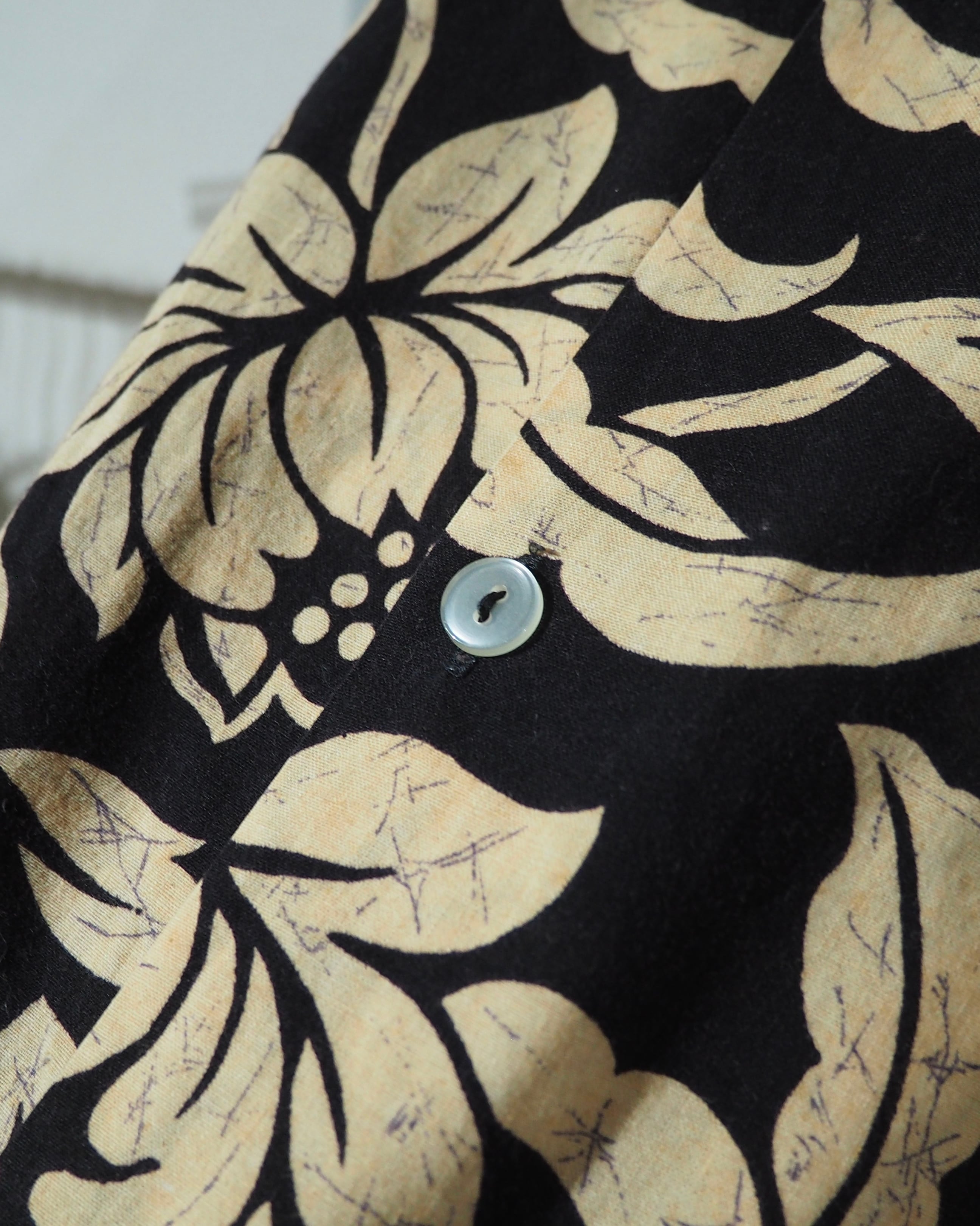 1980 - 90s Beautiful Botanical Flower All Over Pattern Vintage Open Collar SS Shirt