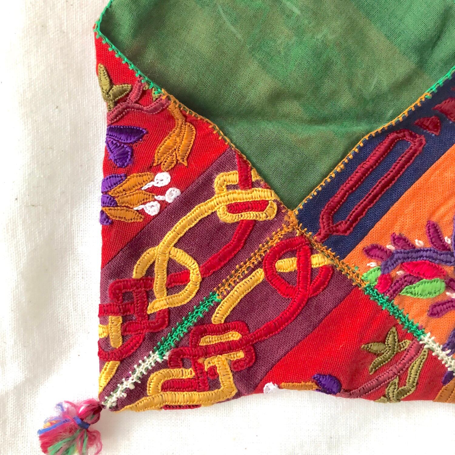 カッチ刺繍 ぐるぐる紐の小さなポーチ|01