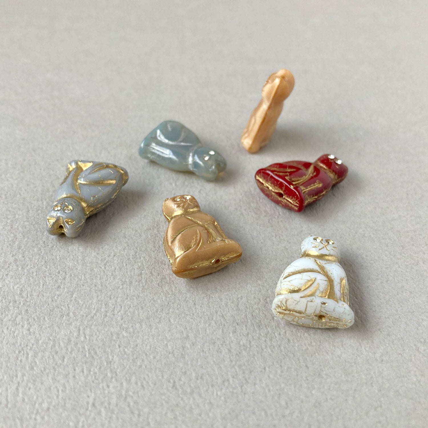 新色追加〉ビジューアイお座り猫チェコビーズ（20mm） | Dua