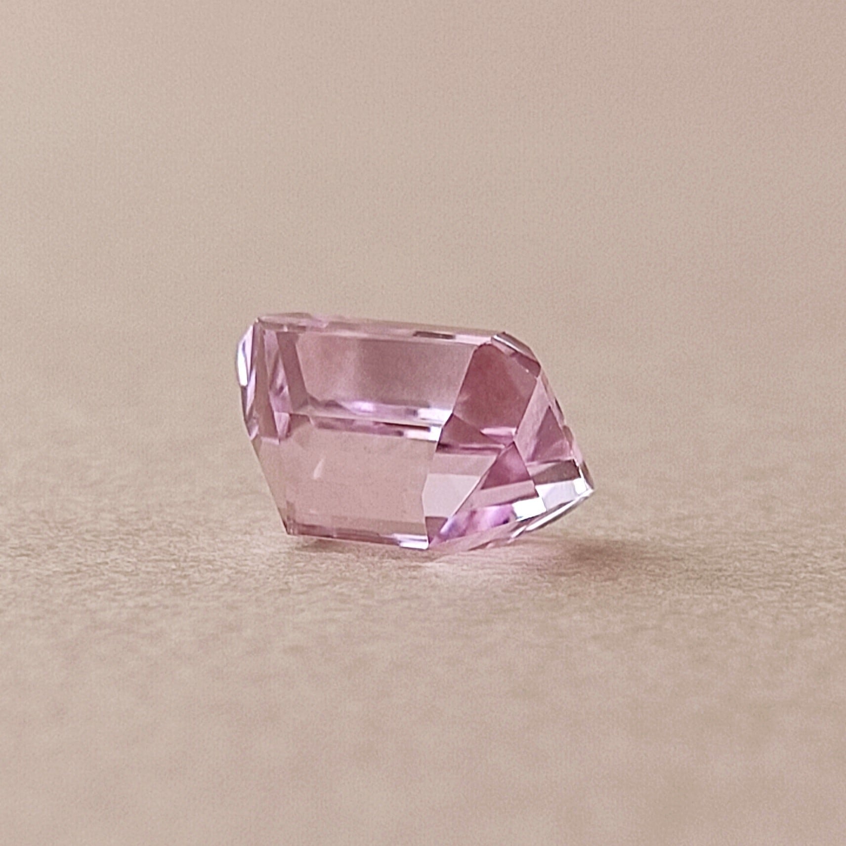 ブラジル産クンツァイト・ルース 3.16ct 9x7mm エメラルドカット