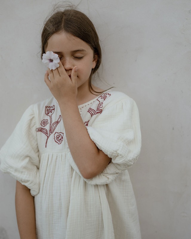 《即納》outlet /son and daughter / MADERA EMBROIDERY DRESS 5-6Y