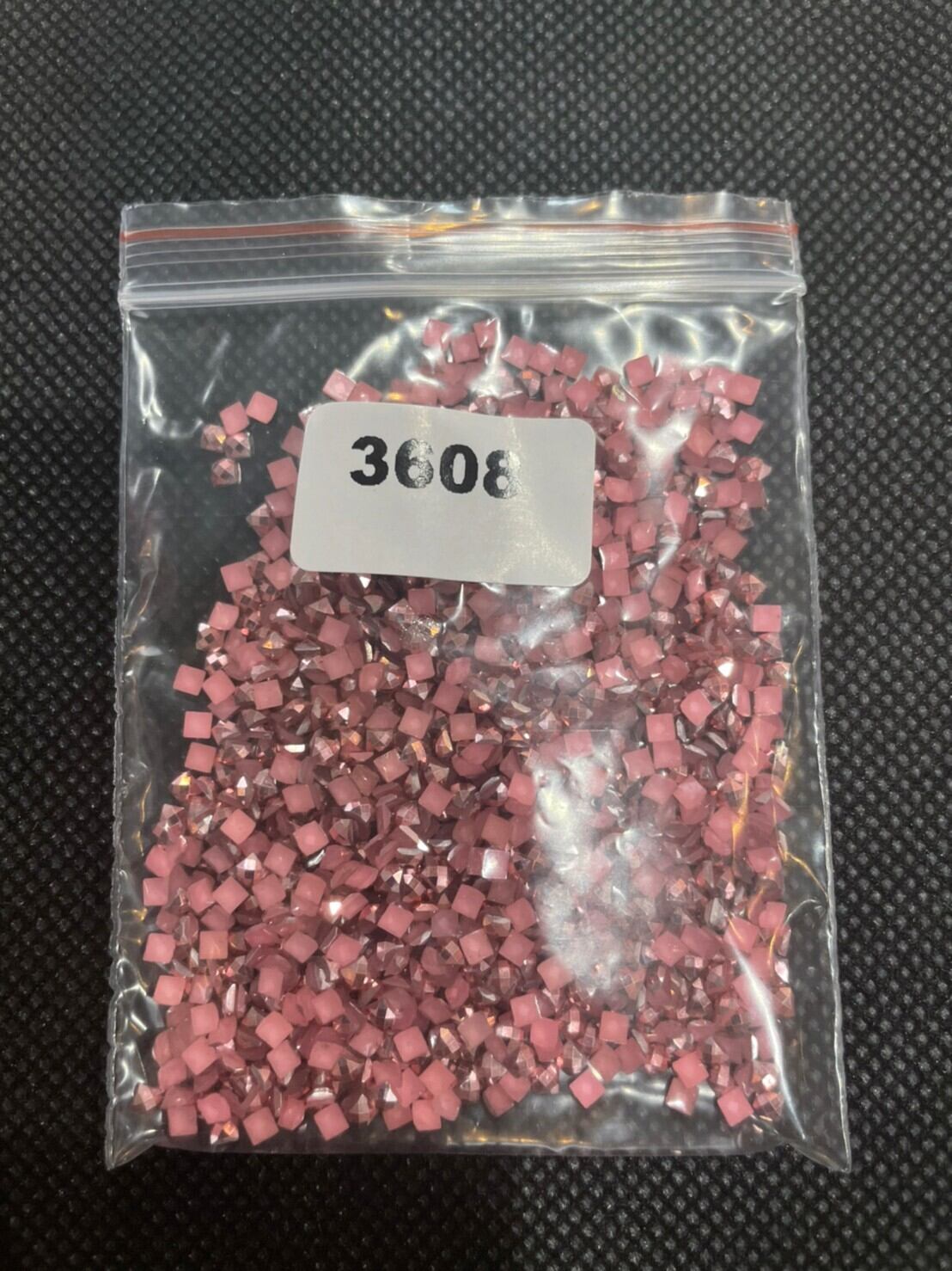 【3608番】メタリックビーズ⭐︎四角(square)ビーズ 5g入り