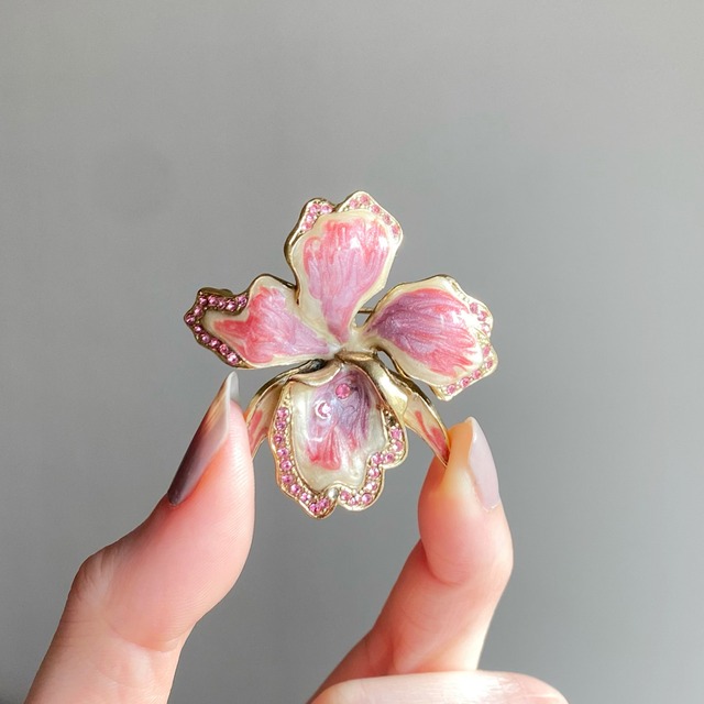 ピンクエナメル ラインストーン 花のブローチ