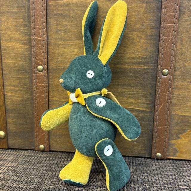 【ピッグスウェード】のベルラビ★マイスターの手作り「ベルズラビット」グリーン×イエロー系　写真の1点販売です