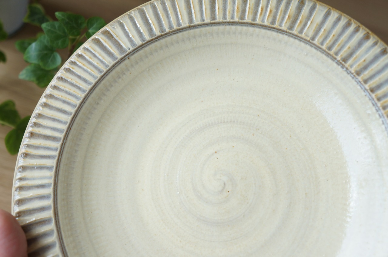 小石原焼　翁明窯元　リム皿（小）　刷毛目・白釉　①【37-466】