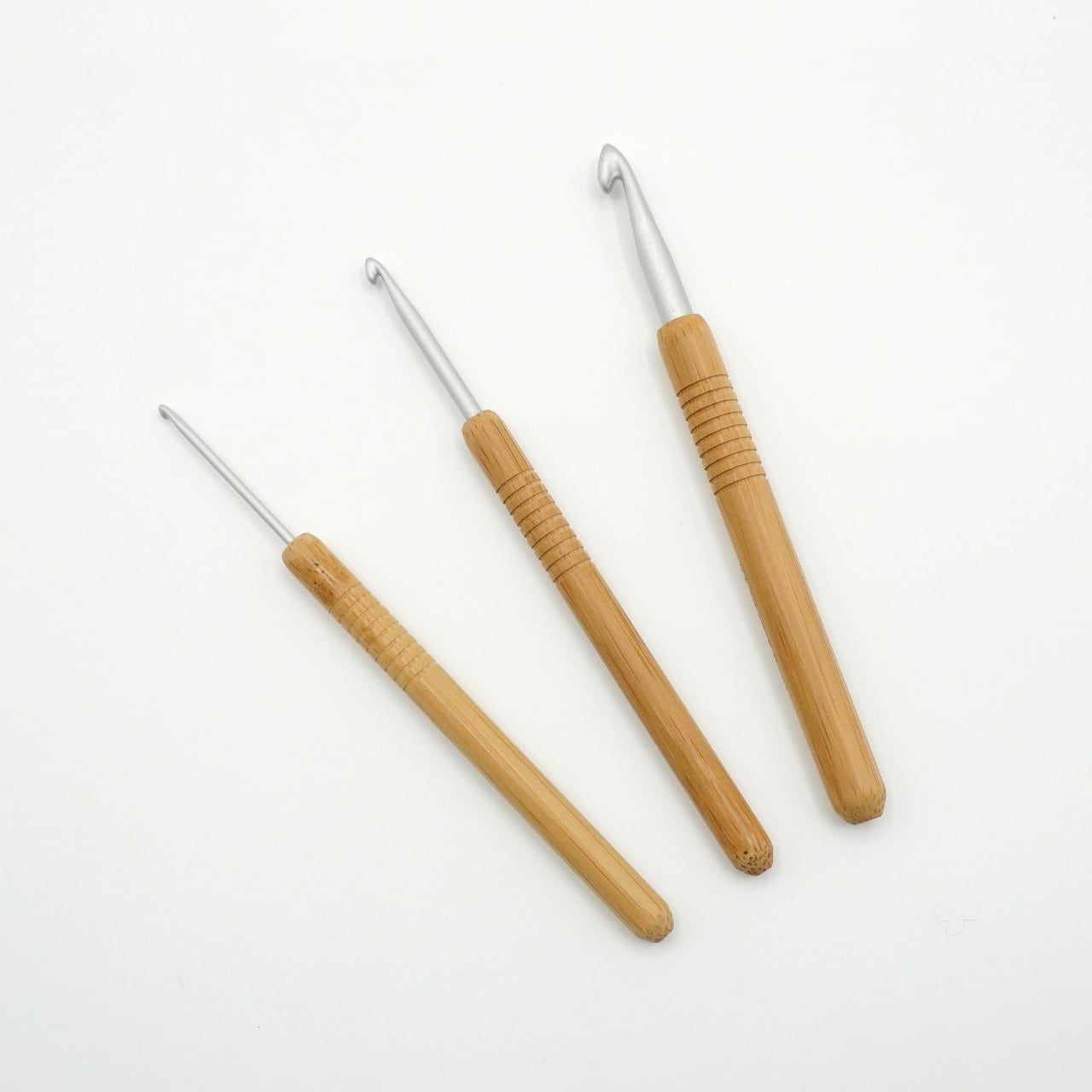 Seeknit Umber 柄付片かぎ針 軽金属 13cm [7/0] | コトノハ