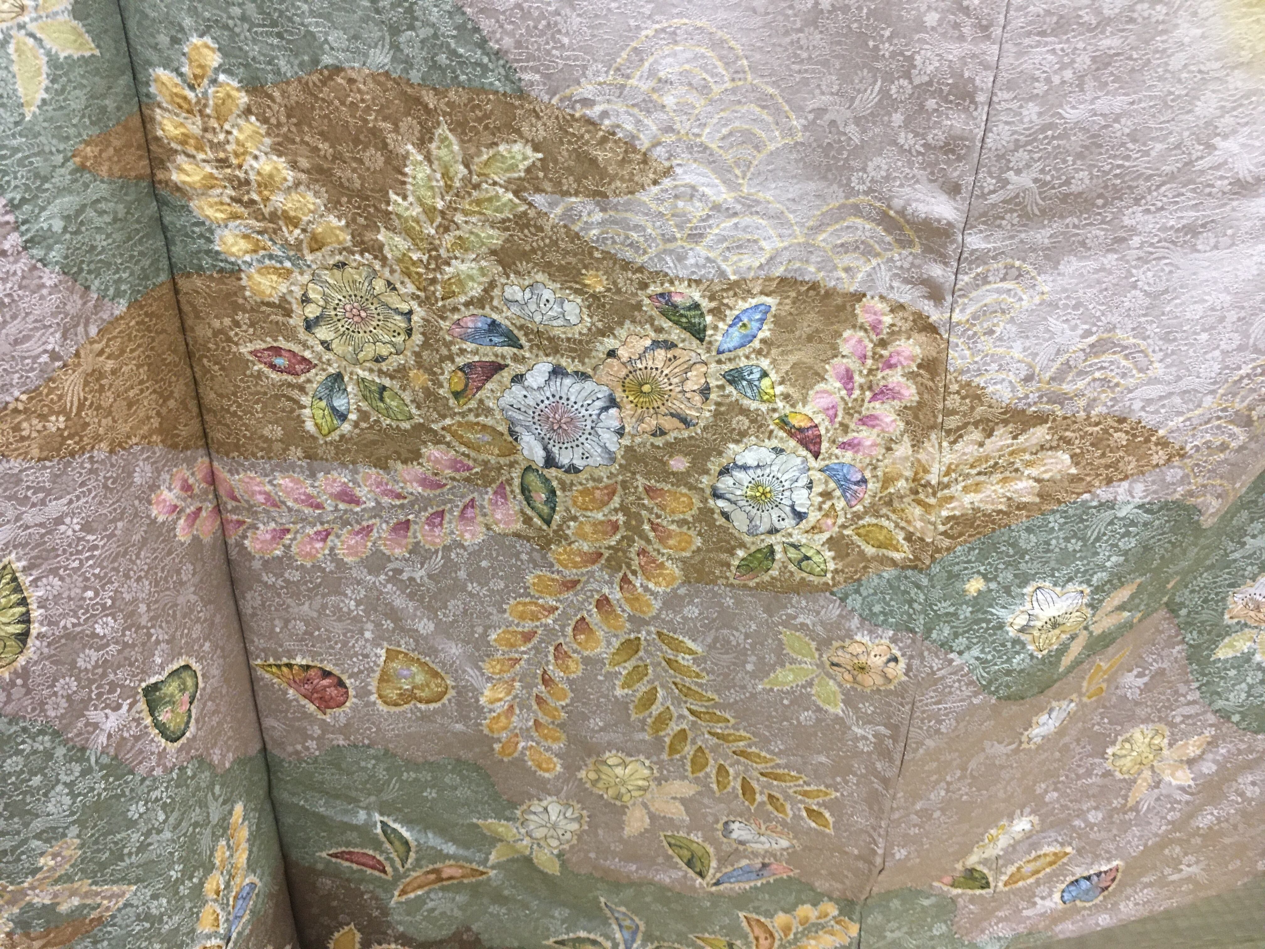 訪問着袴（うす茶地に金茶色、草色、道長取に辻ヶ花）