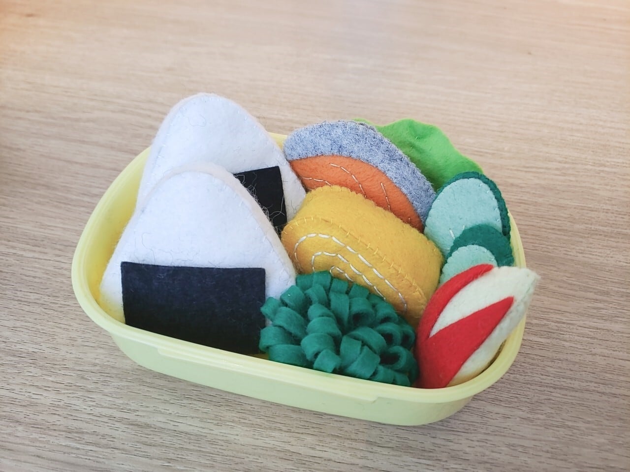 フェルトおにぎり弁当 手芸キット セミハンドメイドキット Kurikuri Kids フェルトままごと手芸キット グッズ通販 国産フェルト フェルトおにぎり弁当 手芸キット セミハンドメイドキット Kurikuri Kids フェルトままごと手芸キット グッズ通販 国産フェルト