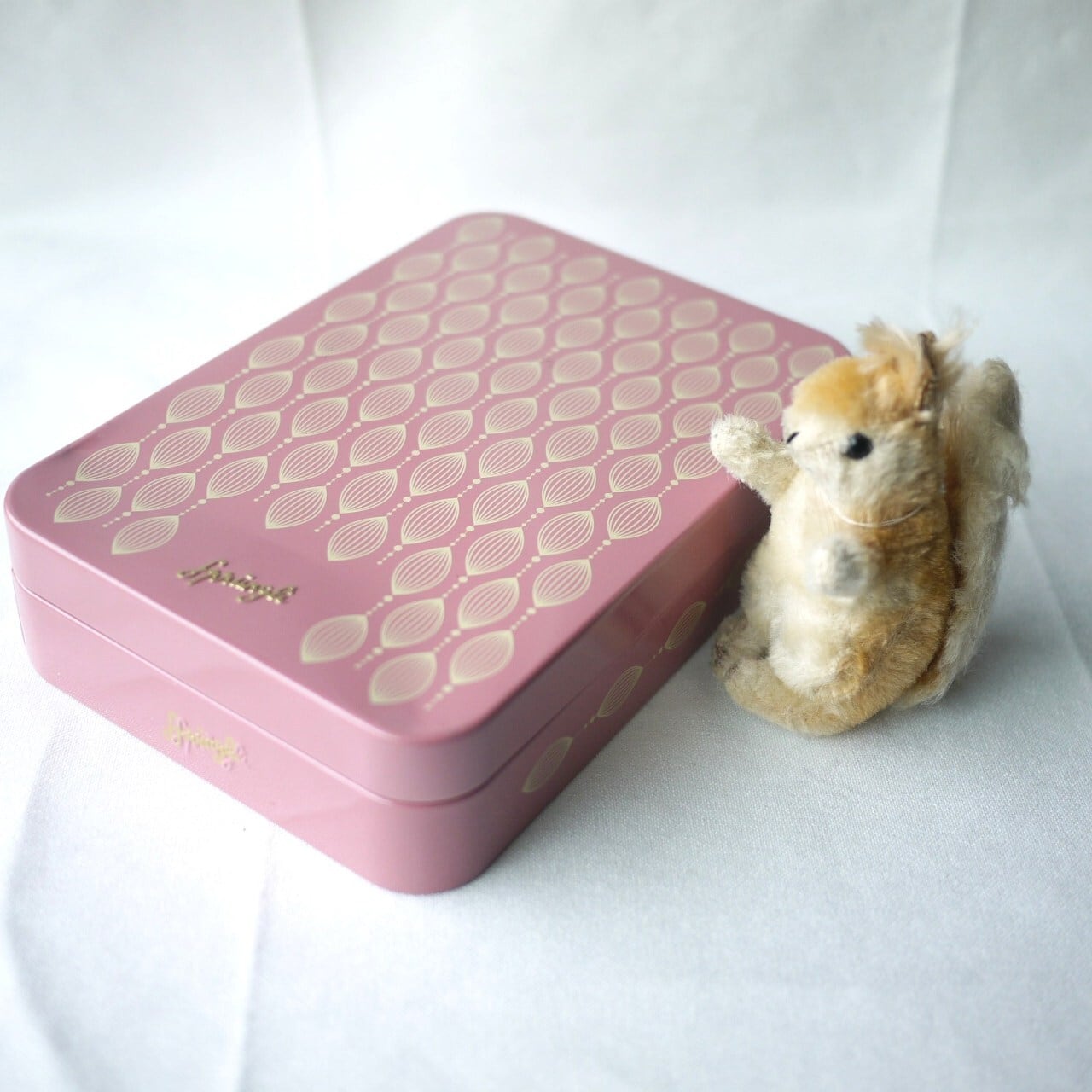 sprüngli シュプルングリ チョコ缶 スイス