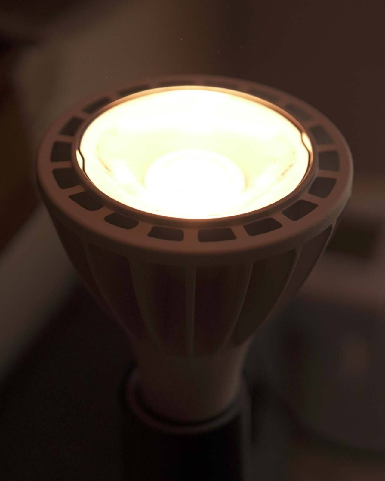 植物育成LED電球 15W 暖色 ホワイトボディ