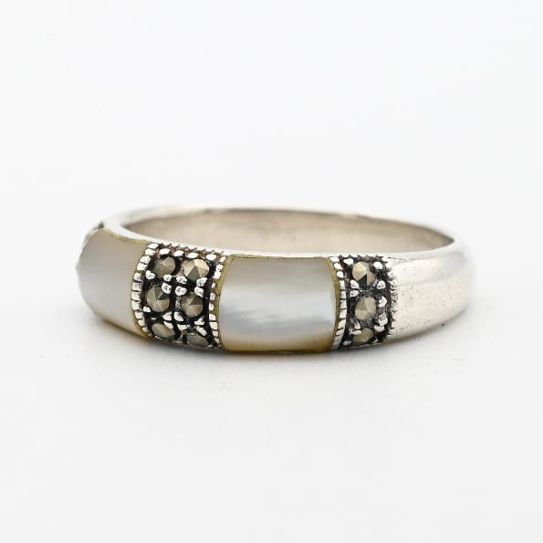 White Mother Of Pearl / Marcasite Accent Minimum Style Ring #15.0 / Denmark