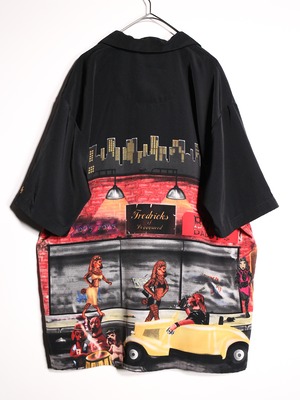many dogs street graphic s/s shirt
