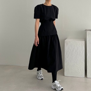 セットアップ スカート Tシャツ カットソー ロングスカート フレアスカート ロング ロング丈 半袖 ラウンドネック フレア Aライン ギャザー 切り替えデザイン 薄手 上下セット ツーピース シンプル カジュアル 大人 おしゃれ かっこいい レトロ こなれ感 ラフ ルーズ 個性的 都会的 モード系 存在感 無地 夏 20代 30代 40代 レディース 女性用 お出かけ 休日 ショッピング 着回し 普段使い 楽ちん 体型カバー トレンド フリーサイズ