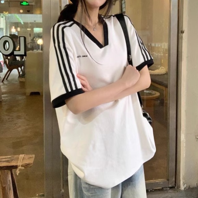 レディース トップス Tシャツ サイドライン 半袖 Vネック 襟なし オーバーサイズ  ストリート かわいい シンプル カジュアル おしゃれ かっこいい ラフ メンズライク マニッシュ ボーイッシュ スポーティー クール モード系 存在感 ベーシック アクティブ ロゴ 春 夏 秋 ロングシーズン 部活 アウトドア キャンプ ジム 公園 休日 カフェ フェス スポーツ ダンス ランニング 韓国 オルチャン 楽ちん プチプラ 普段使い 着回し インスタ映え S M L XL ホワイト ベーシックカラー