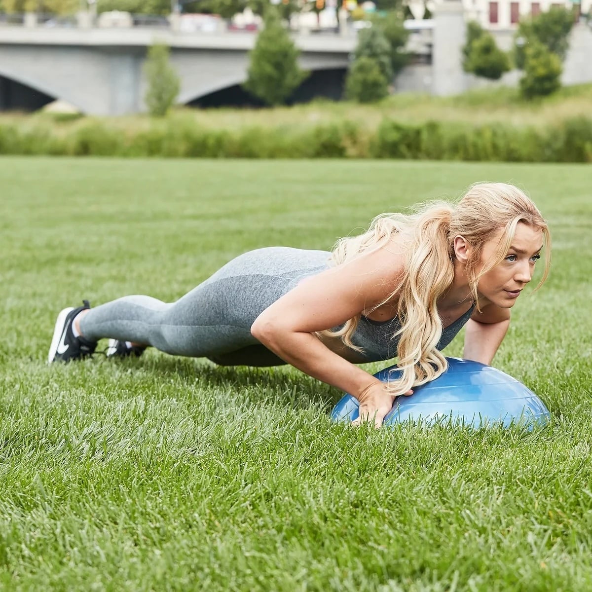 BOSU SPORT 50CM BALANCE TRAINER（ボス スポーツバランス トレーナー