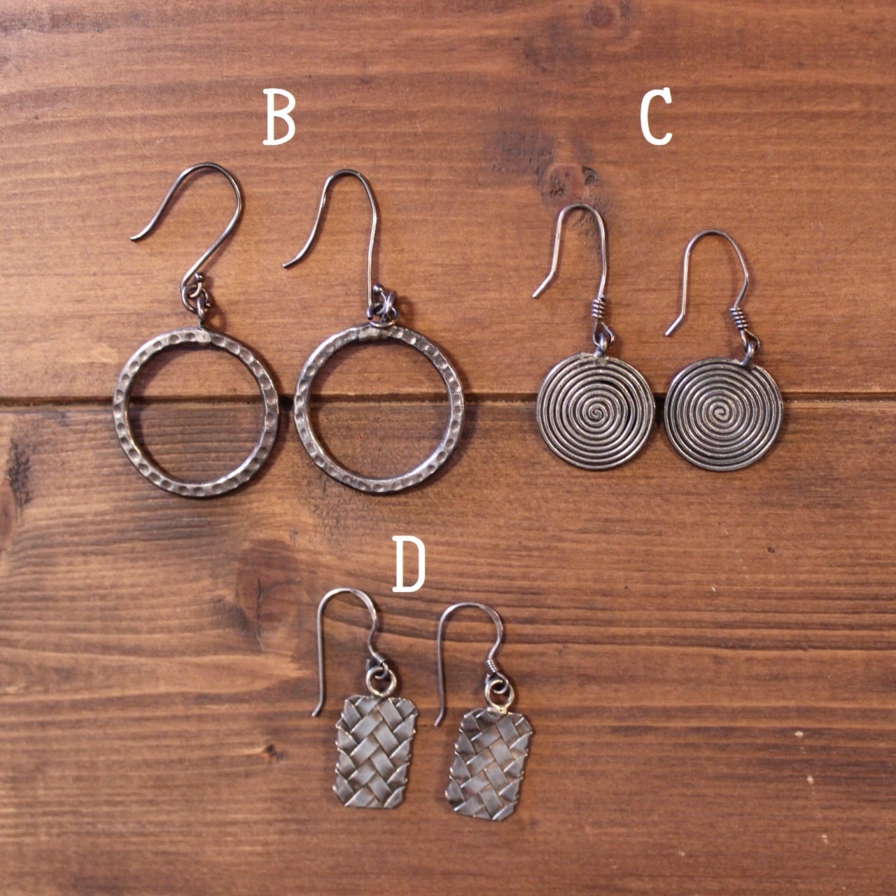 カレンシルバーピアス[No,1] | タイの民族刺繍雑貨・衣料スアイチャイ