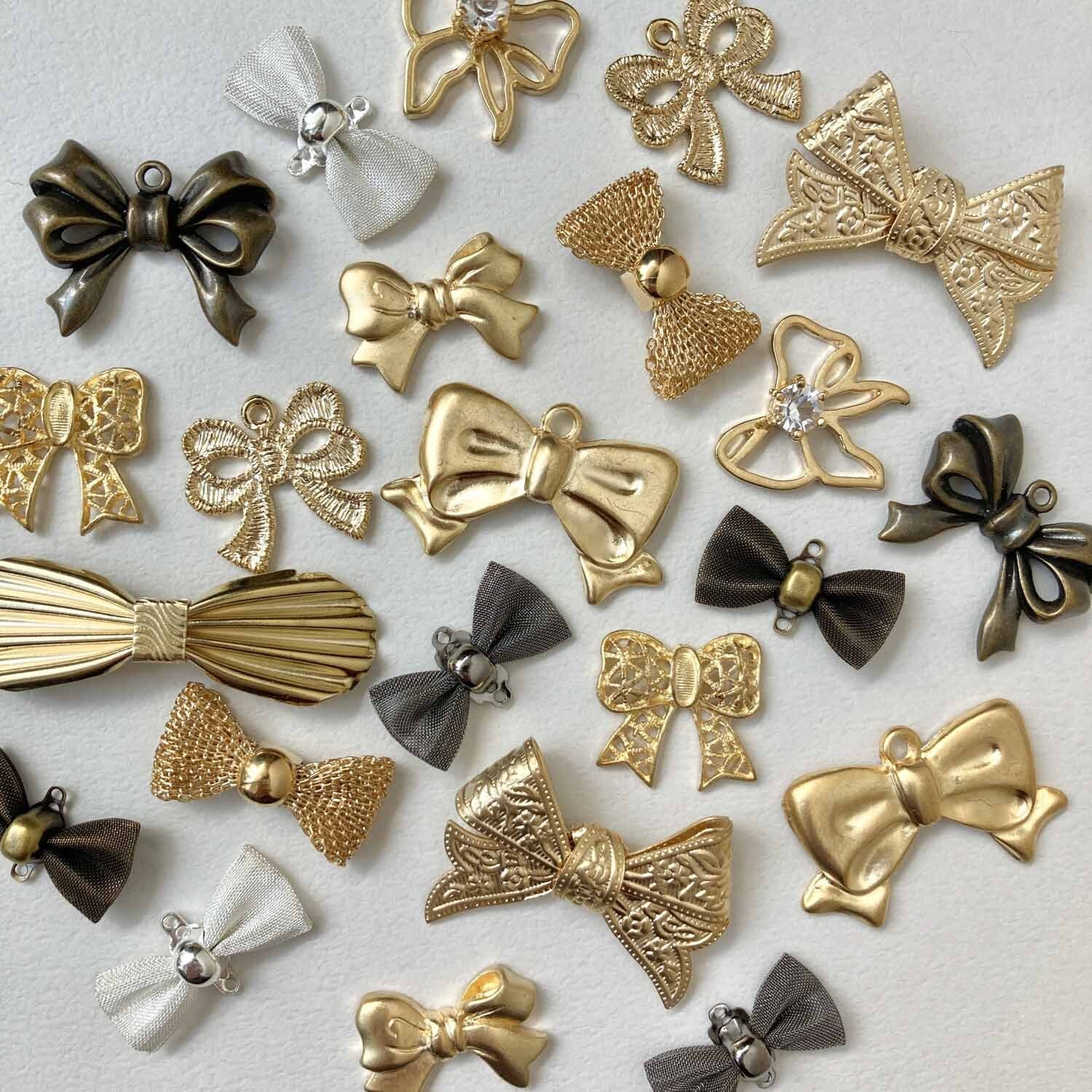 再入荷〉ビジュー付透かしリボンチャーム | Dua-アクセサリーパーツ