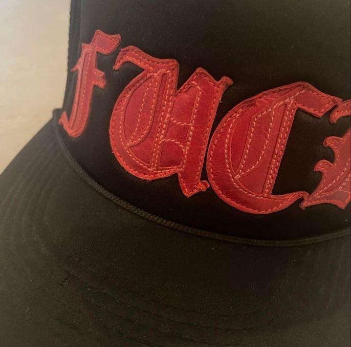 クロムハーツ トラッカーキャップ FUCK赤パッチ ブラック