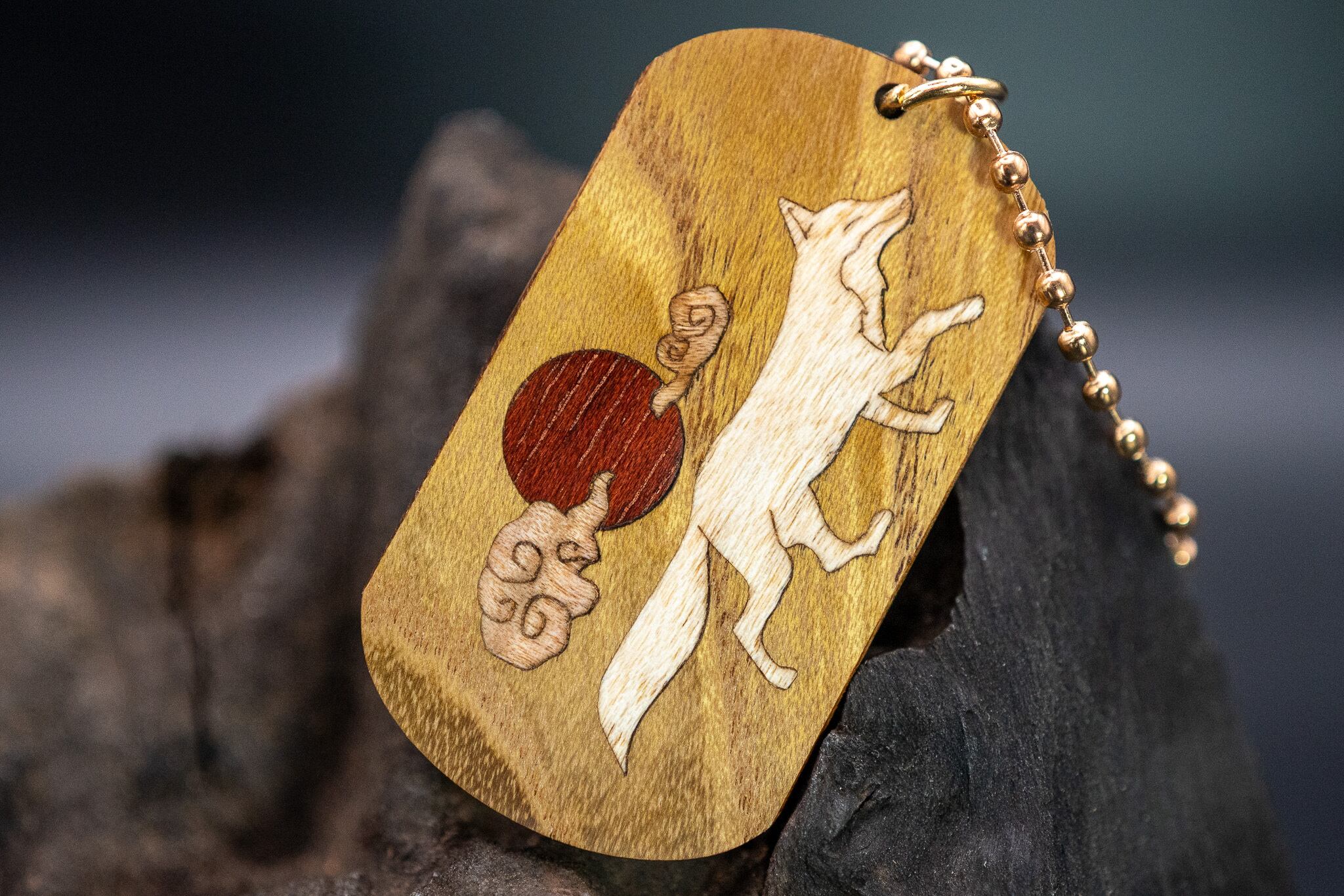【21世紀最高峰の材】サイアミーズローズウッド マイクロカーリー ドッグタグ 象嵌 十五夜きつね