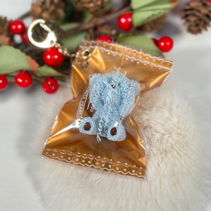 くまさんチョコキーホルダー お目目隠したVer