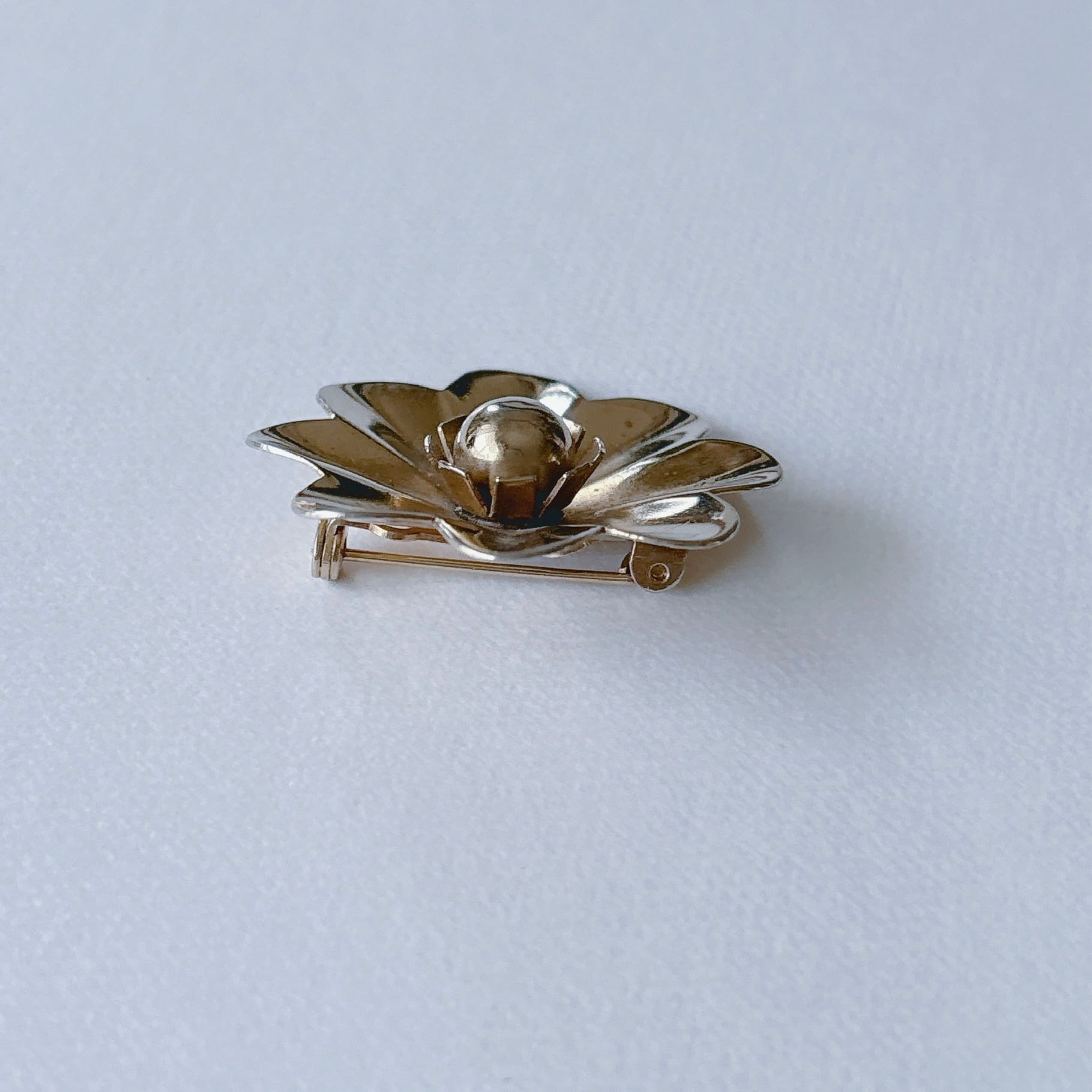 Vintage 60s - 70s gold tone flower brooch ヴィンテージ 60年代 - 70