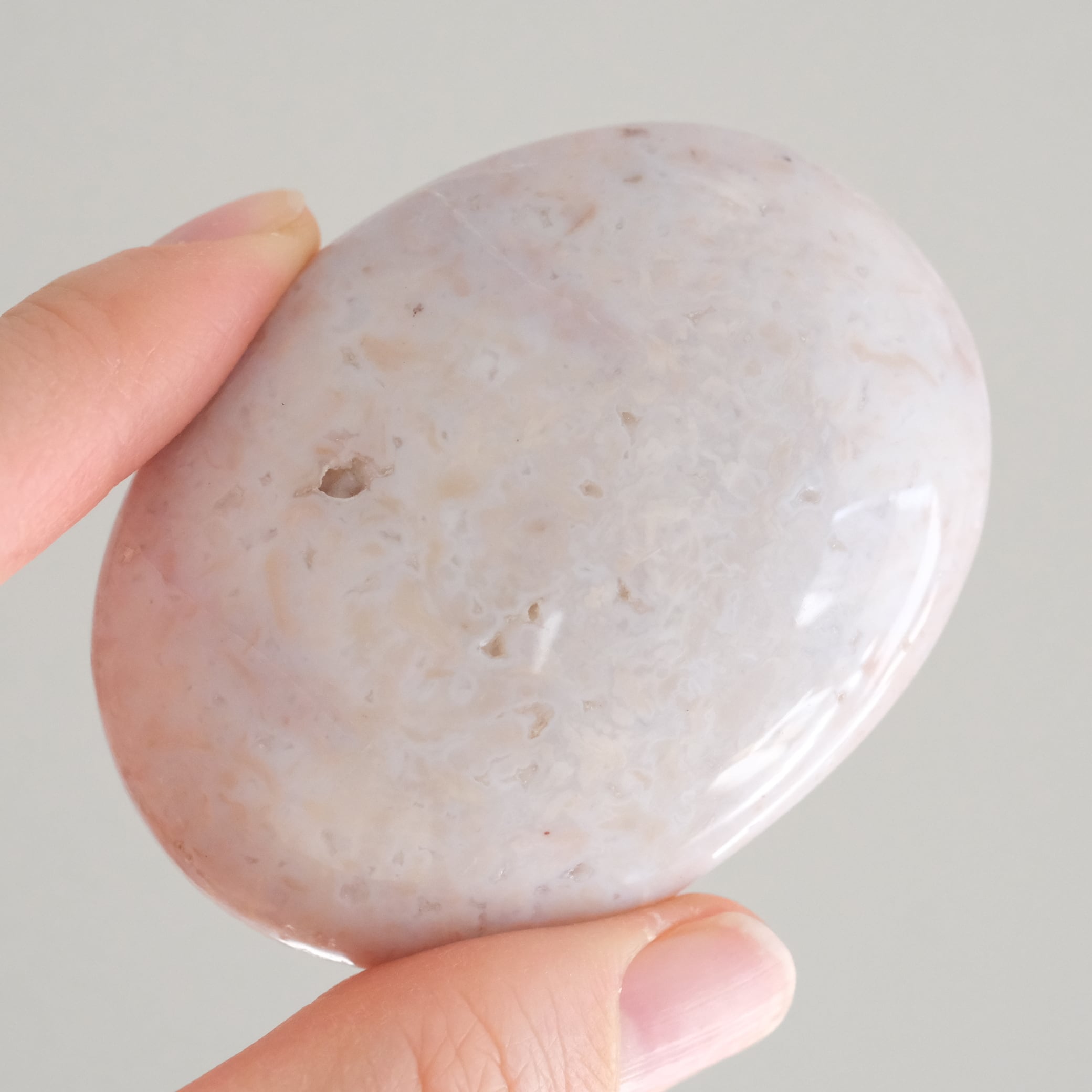 ピンクカーネリアンの握り石 〇 紅玉髄 | ふれる