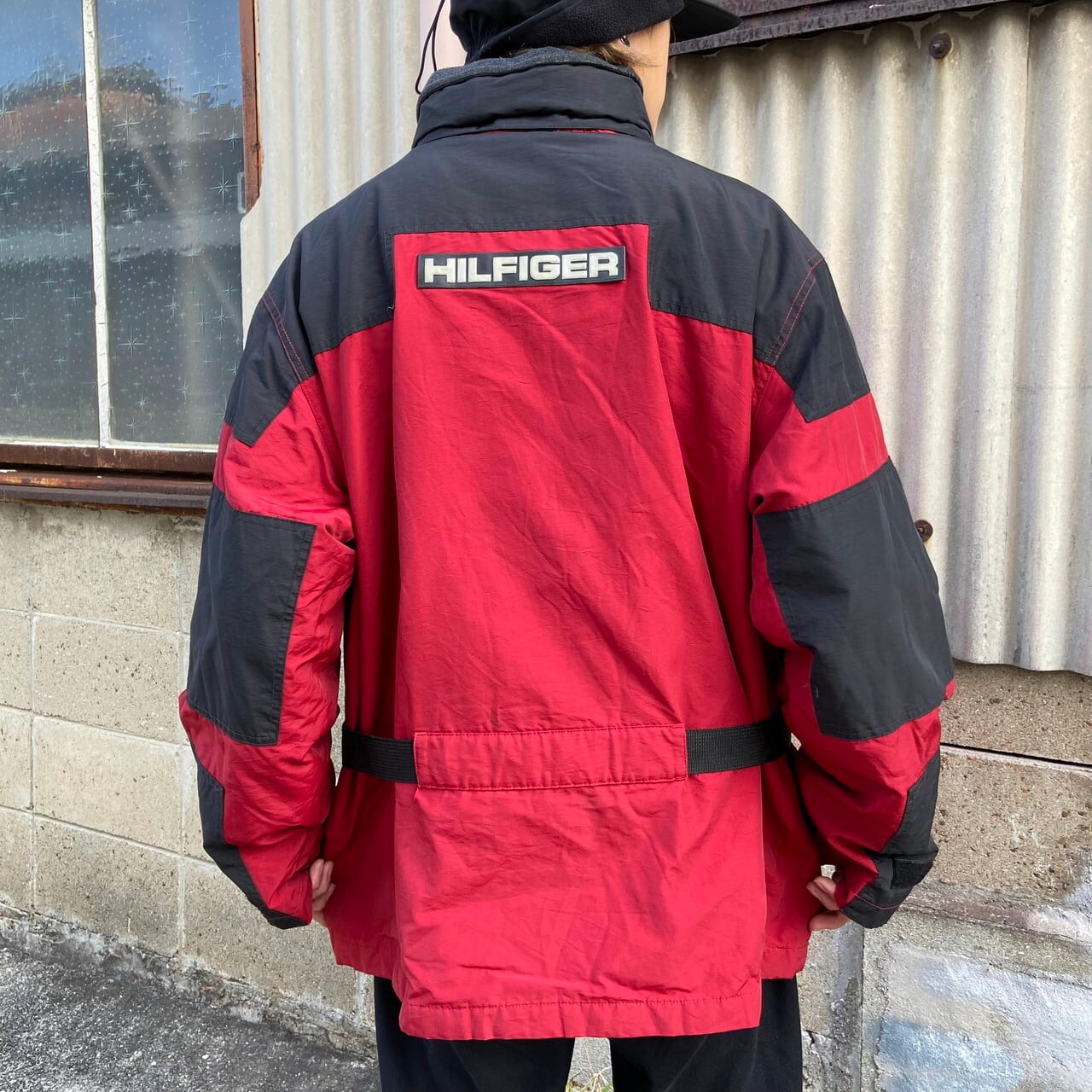 90年代 Tommy Hilfiger トミーヒルフィガー ビッグロゴ ウエストベルト コットン ナイロン アウトドアジャケット メンズxl相当 古着 フリースライナー 90s ヴィンテージ ビンテージ フード収納型 レッド 赤色 ナイロンジャケット Cave 古着屋 公式 古着通販サイト