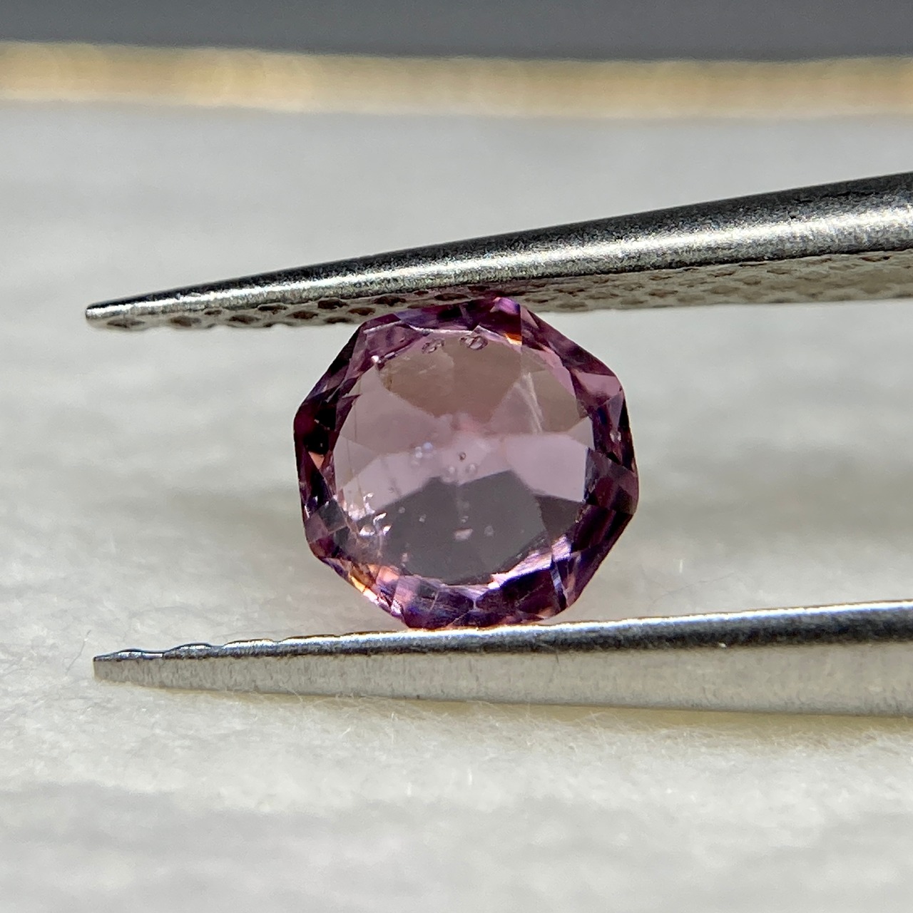 お花みたいなスピネル 訳あってお買い得 紫系 約4.6mm r-0209