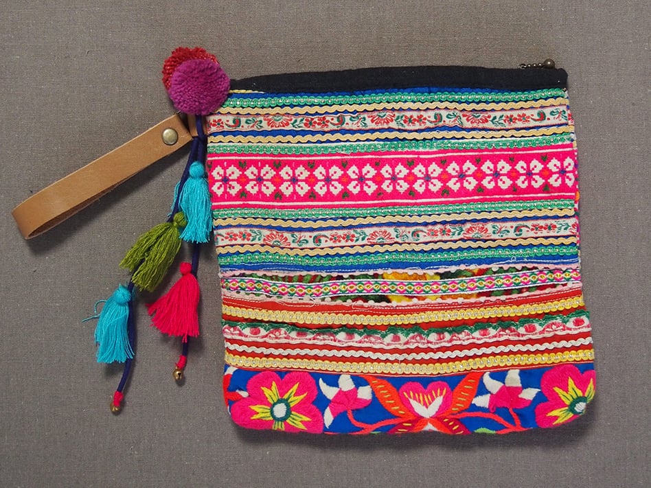 モン族刺繍ストラップ付きミニバッグ