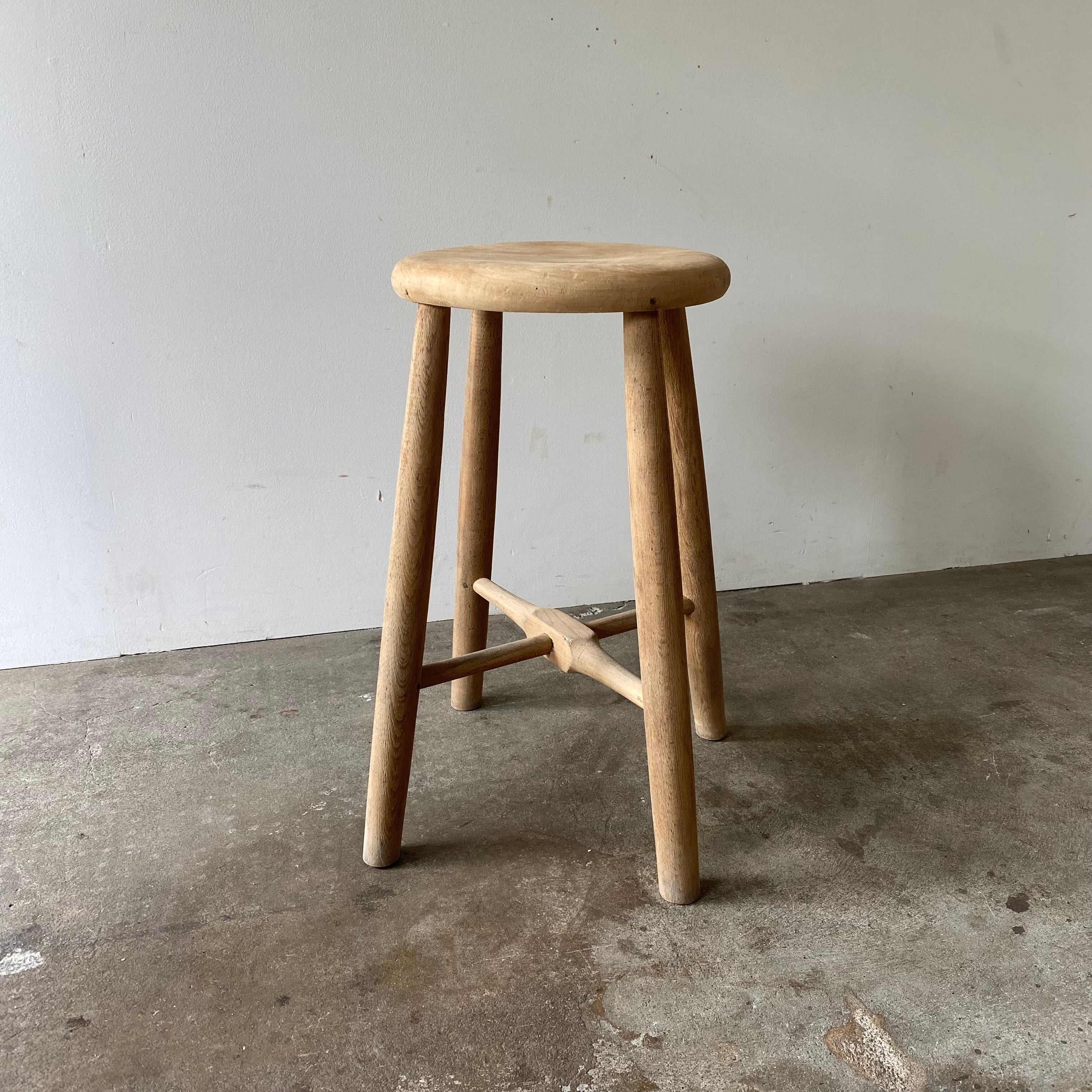 木の丸椅子　0942