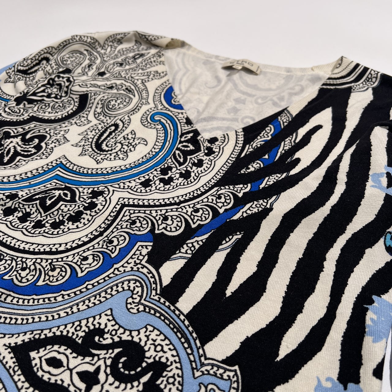 ETRO エトロ ペイズリー 総柄 Vネック シルク ニット セーター ストレッチ カットソー サイズ 40 /ブルー系/エトロジャパン/イタリー製