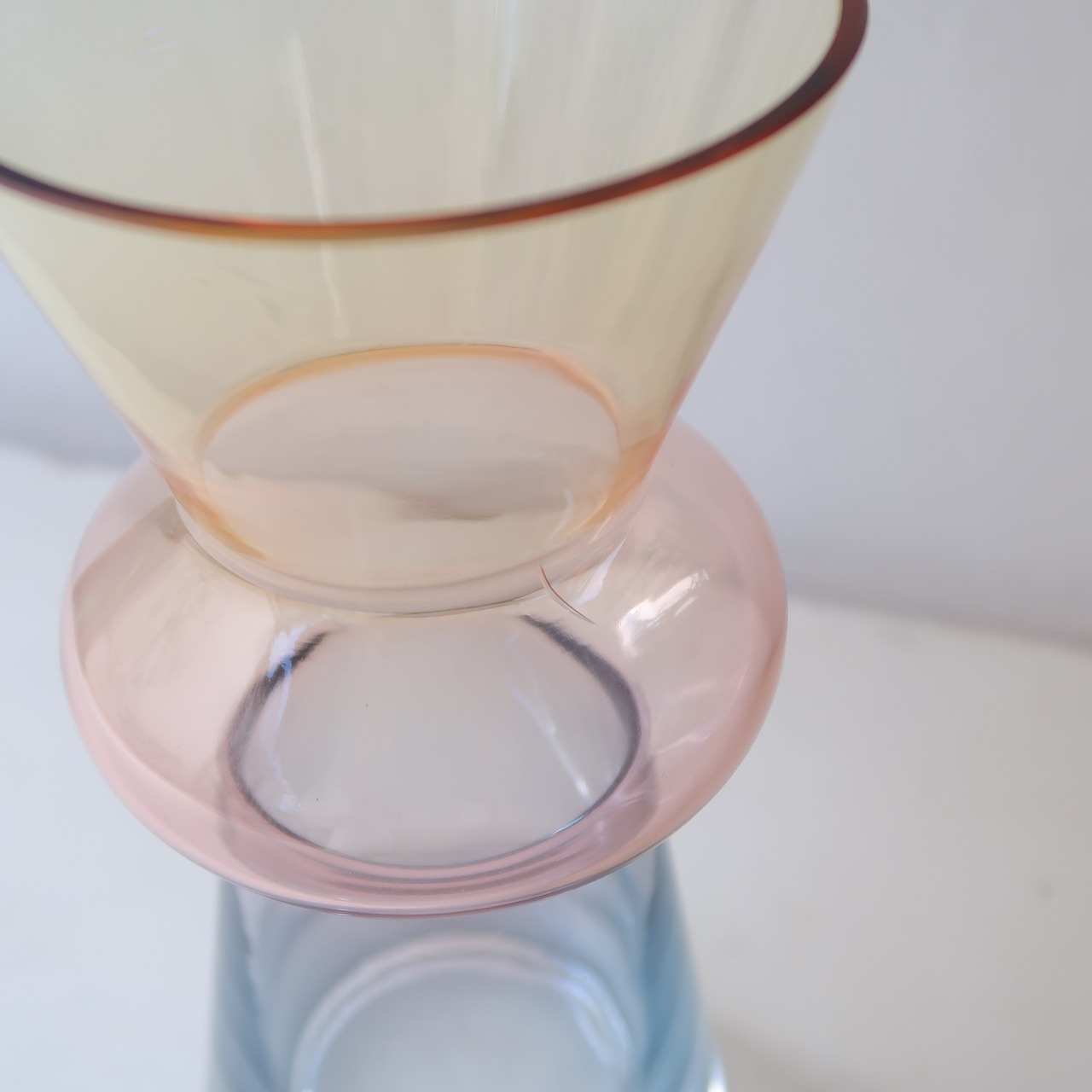 さんかくとまるの花瓶