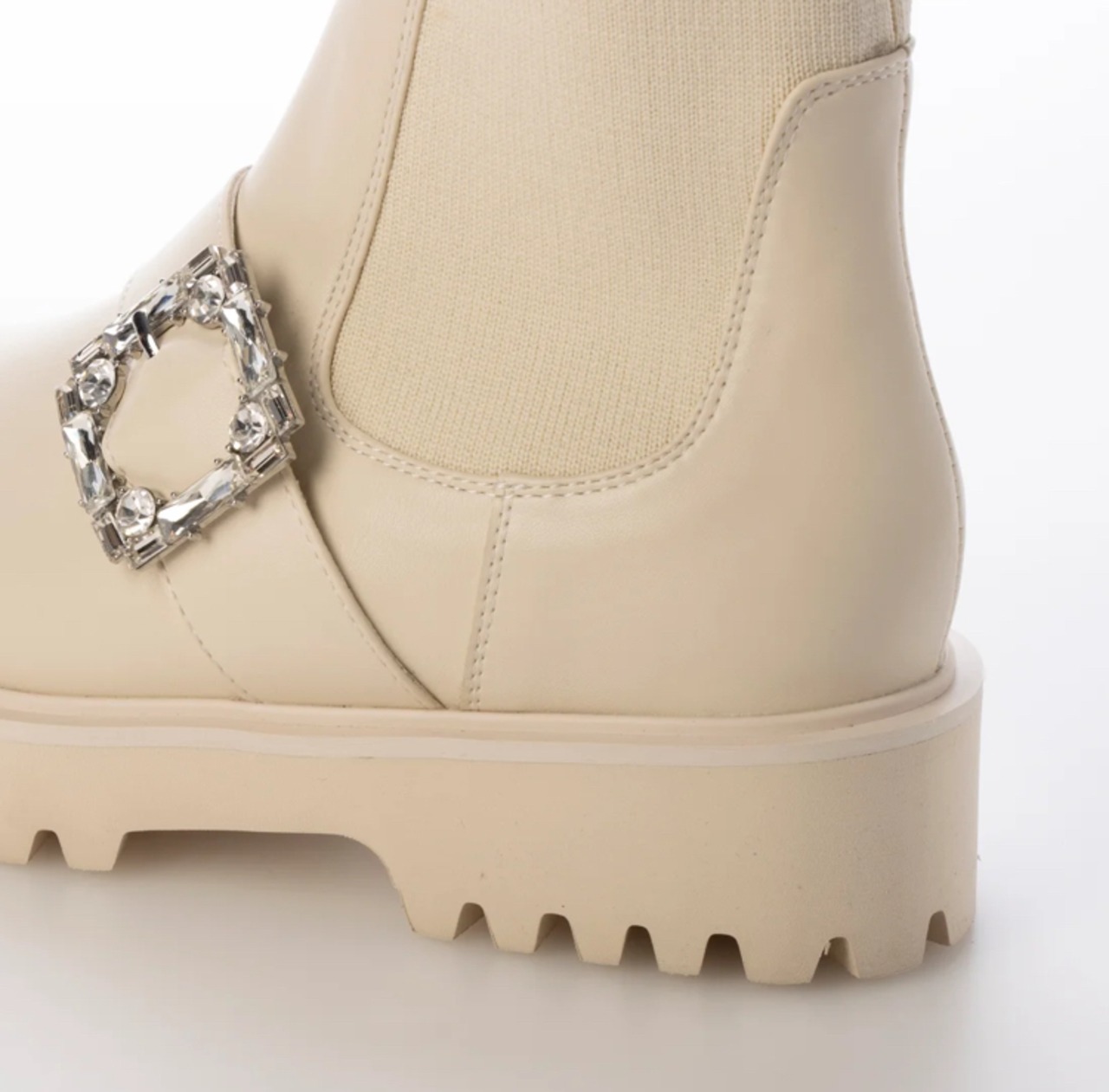 EVOL ビジューバックルニットショートブーツ IZ5770