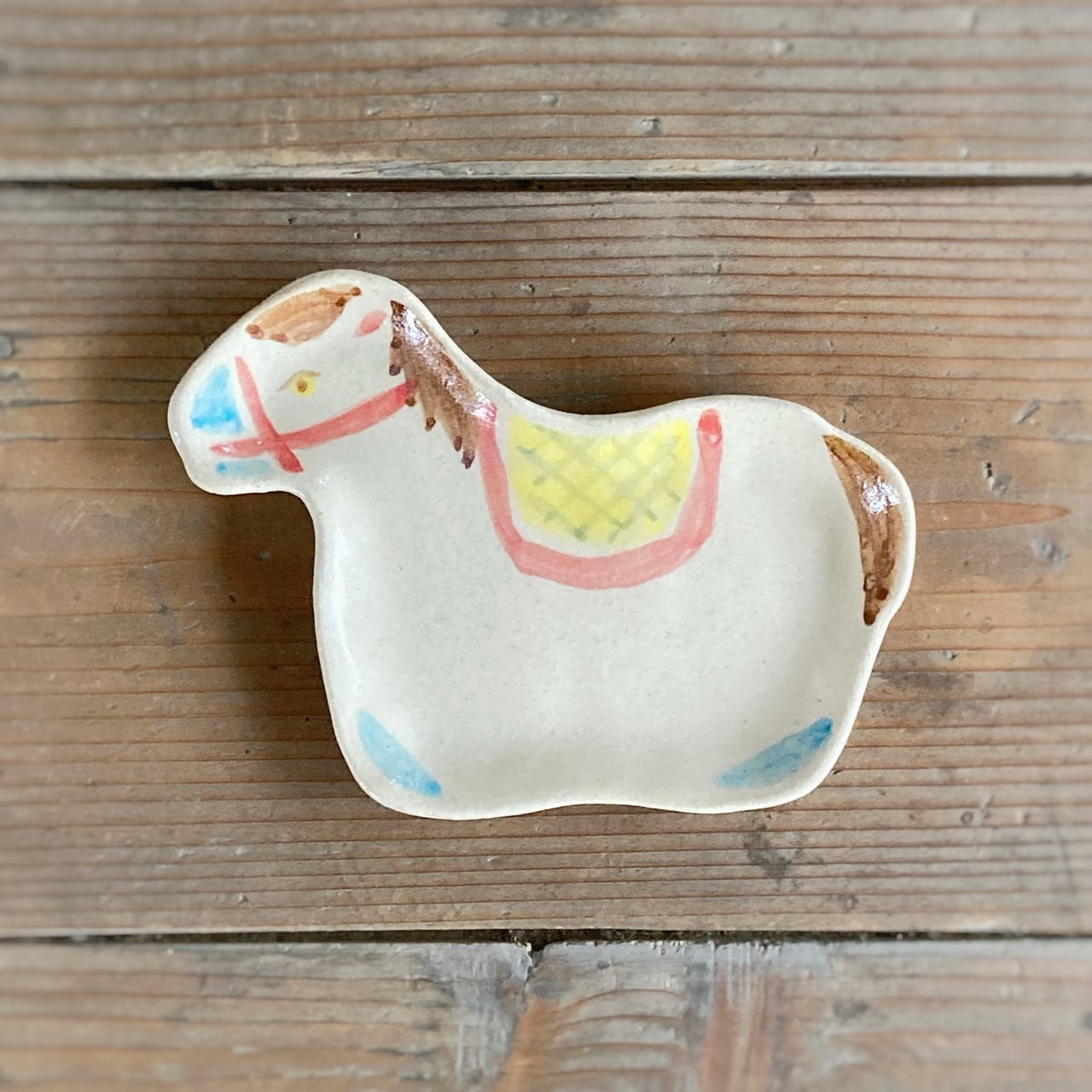 うま型皿　（下絵・カラフル）