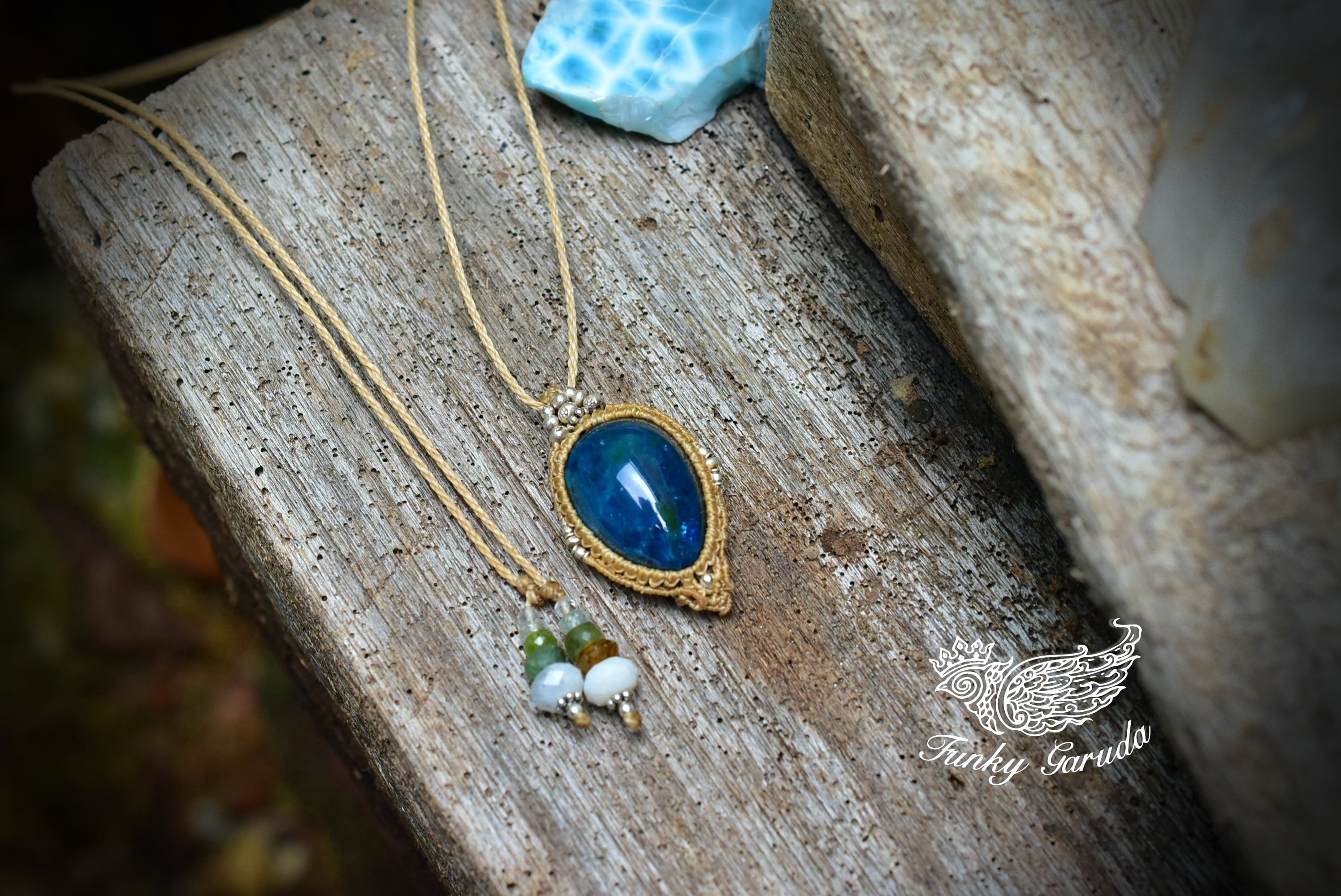 キラキラ☆シラー入り☆ブルーアパタイト マクラメペンダントapa005