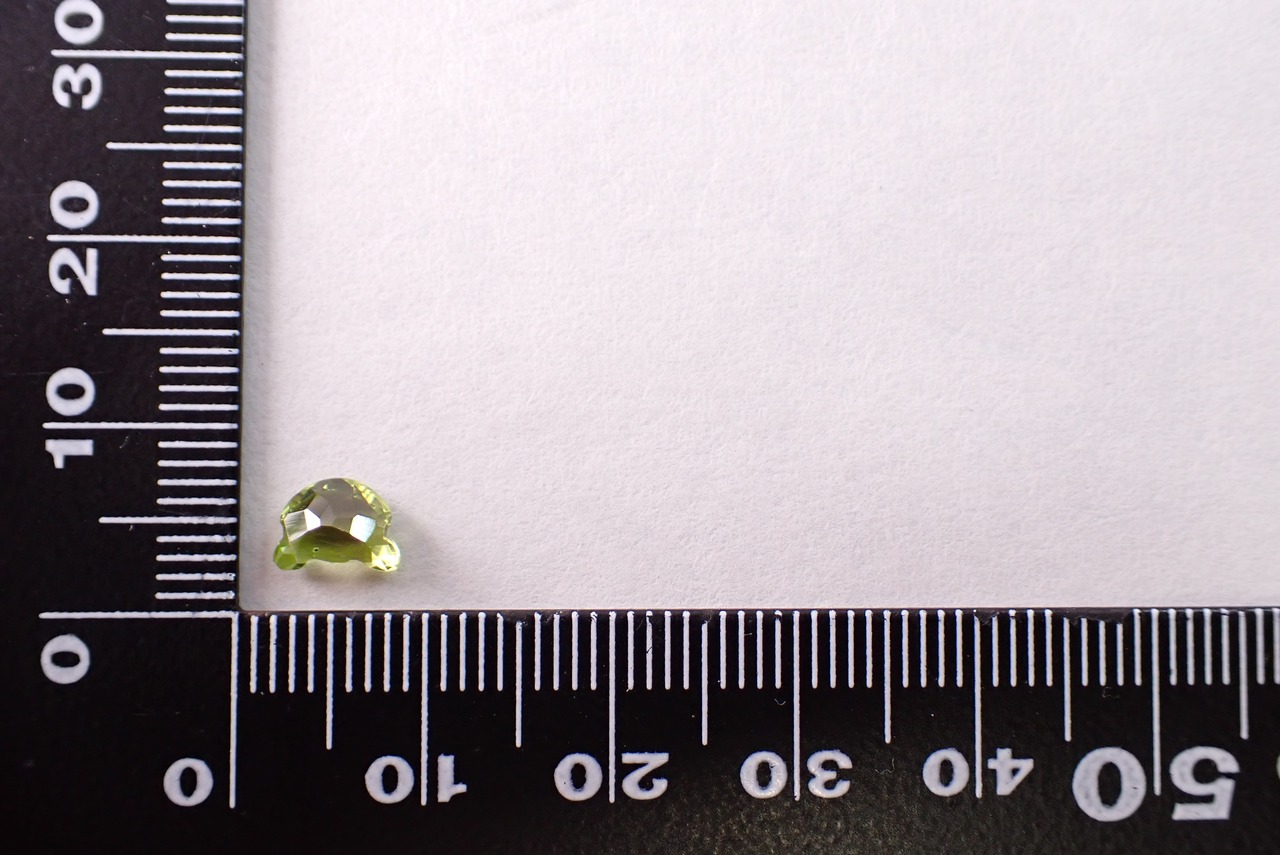 ペリドット(猫カット)　0.85ct　[D2-423]