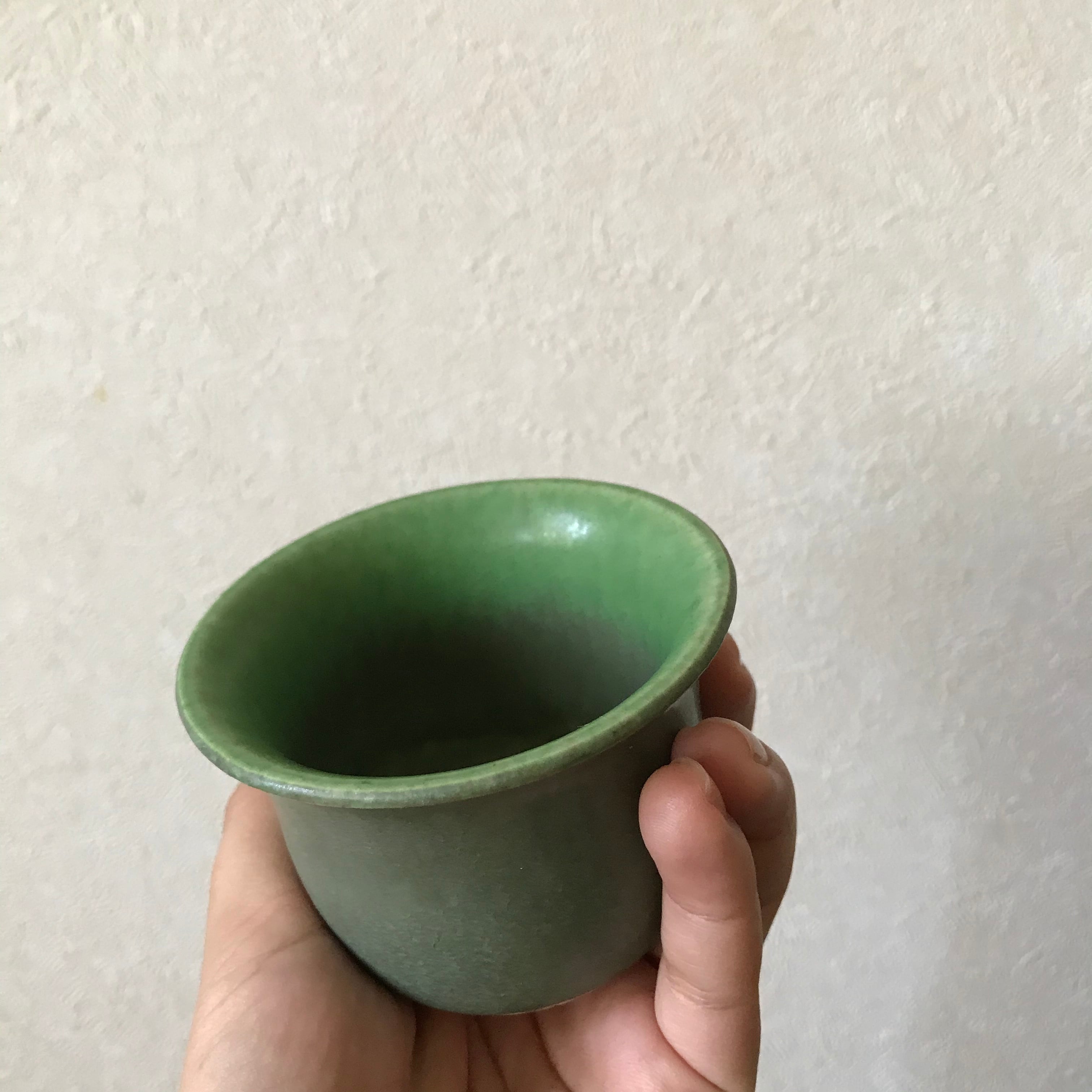 緑色の陶器