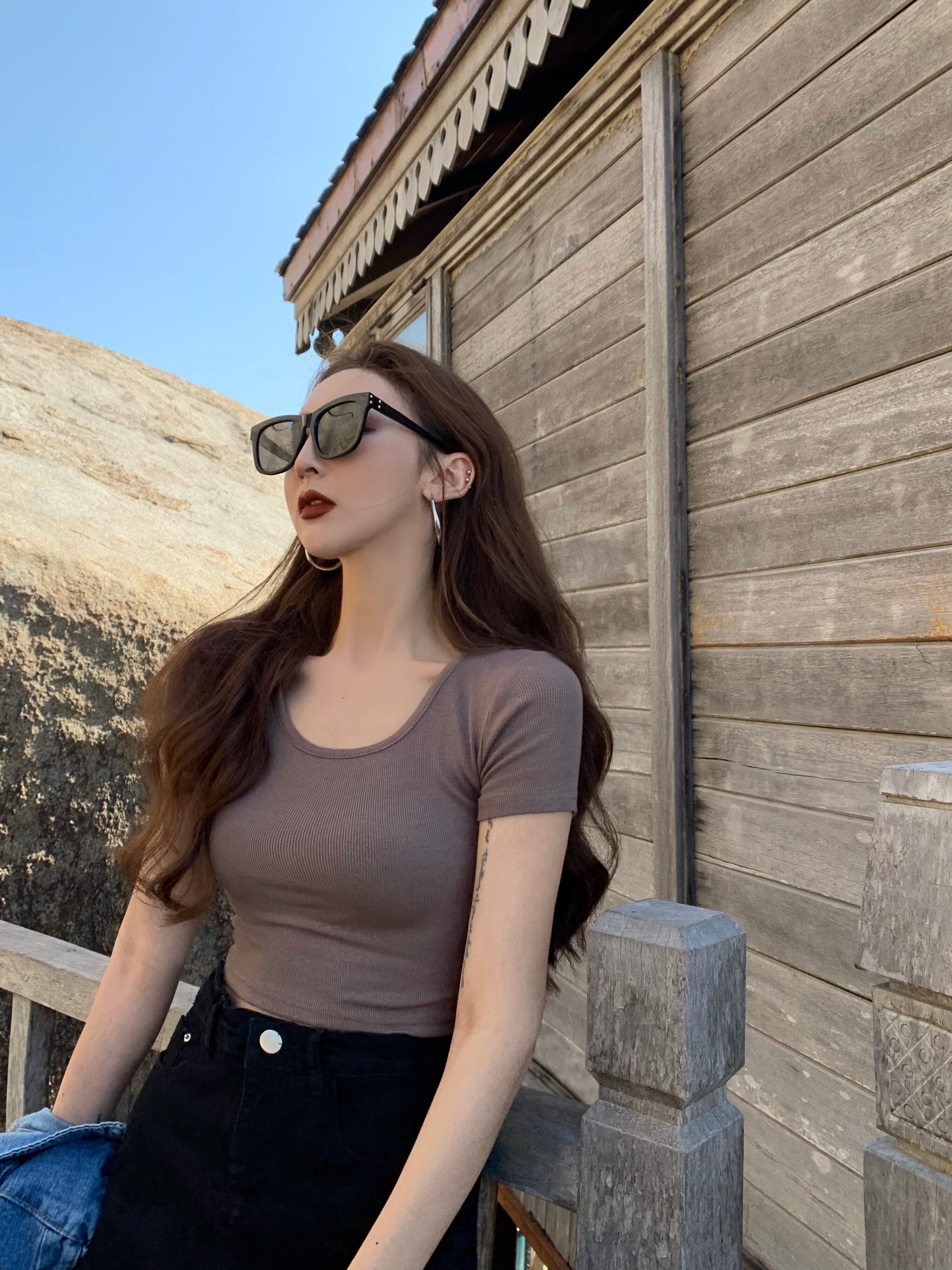 Tシャツ スリムショートハイウェストウェストホワイトトップス スプリングサマー 春物 夏物 ブラックストロベリース41117052285