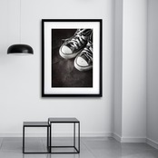 CONVERSE｜モノクロが映えるヴィンテージスニーカーポスター｜履き込まれた風合いが空間に味わいと深みを添えるアートA4ポスター